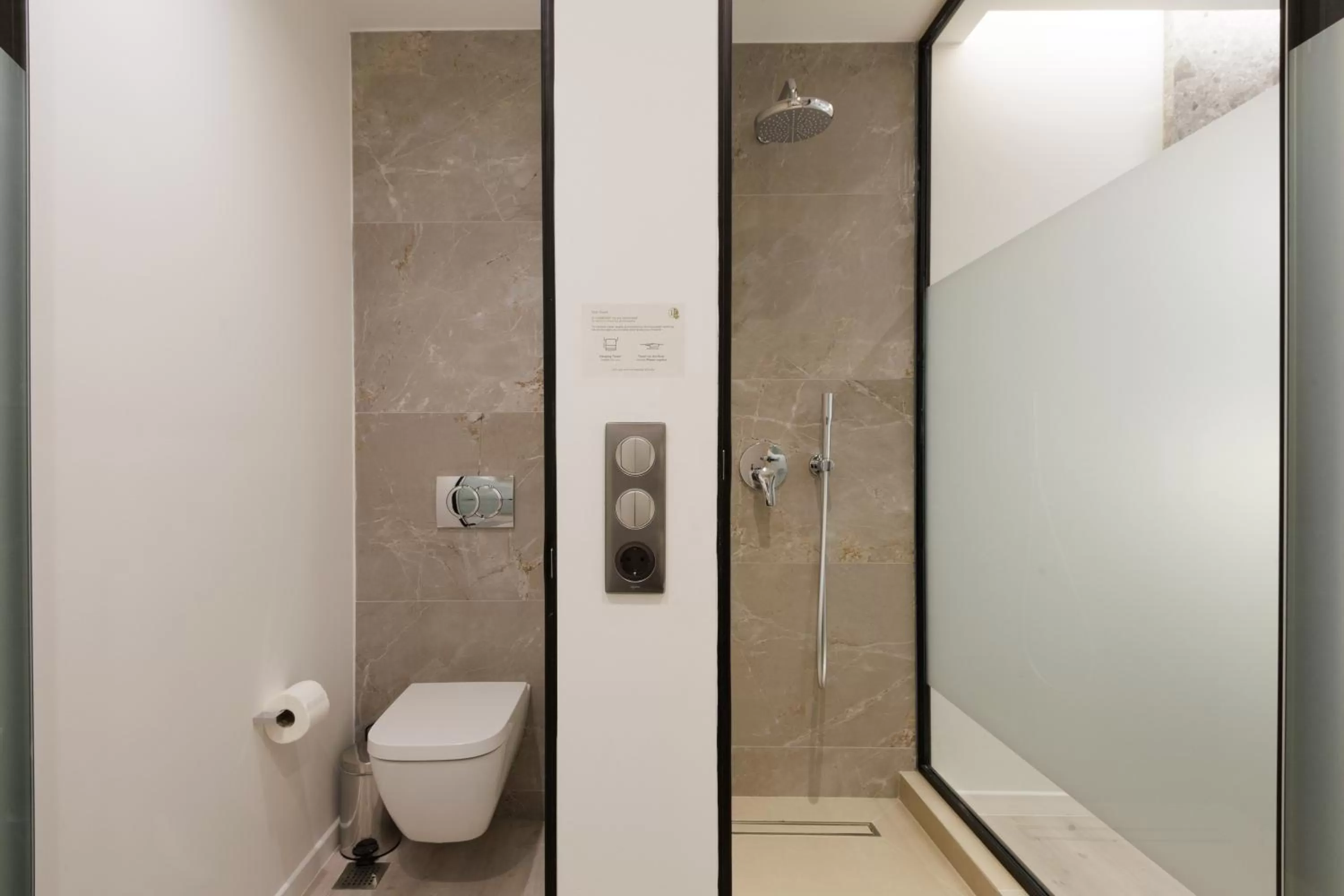 Shower in Hilton Garden Inn Athens Syggrou Avenue