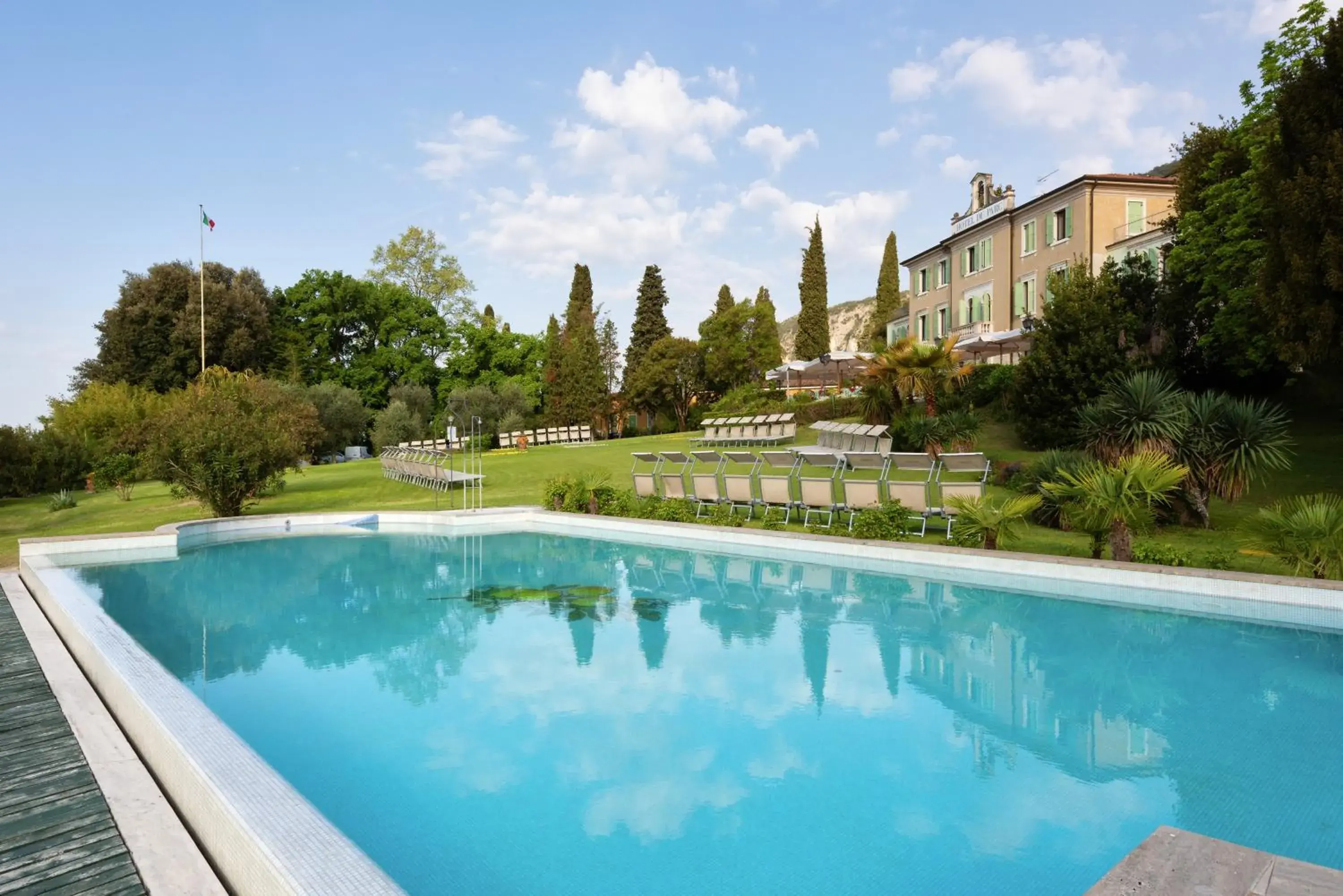 Garden, Swimming Pool in Hotel Du Parc