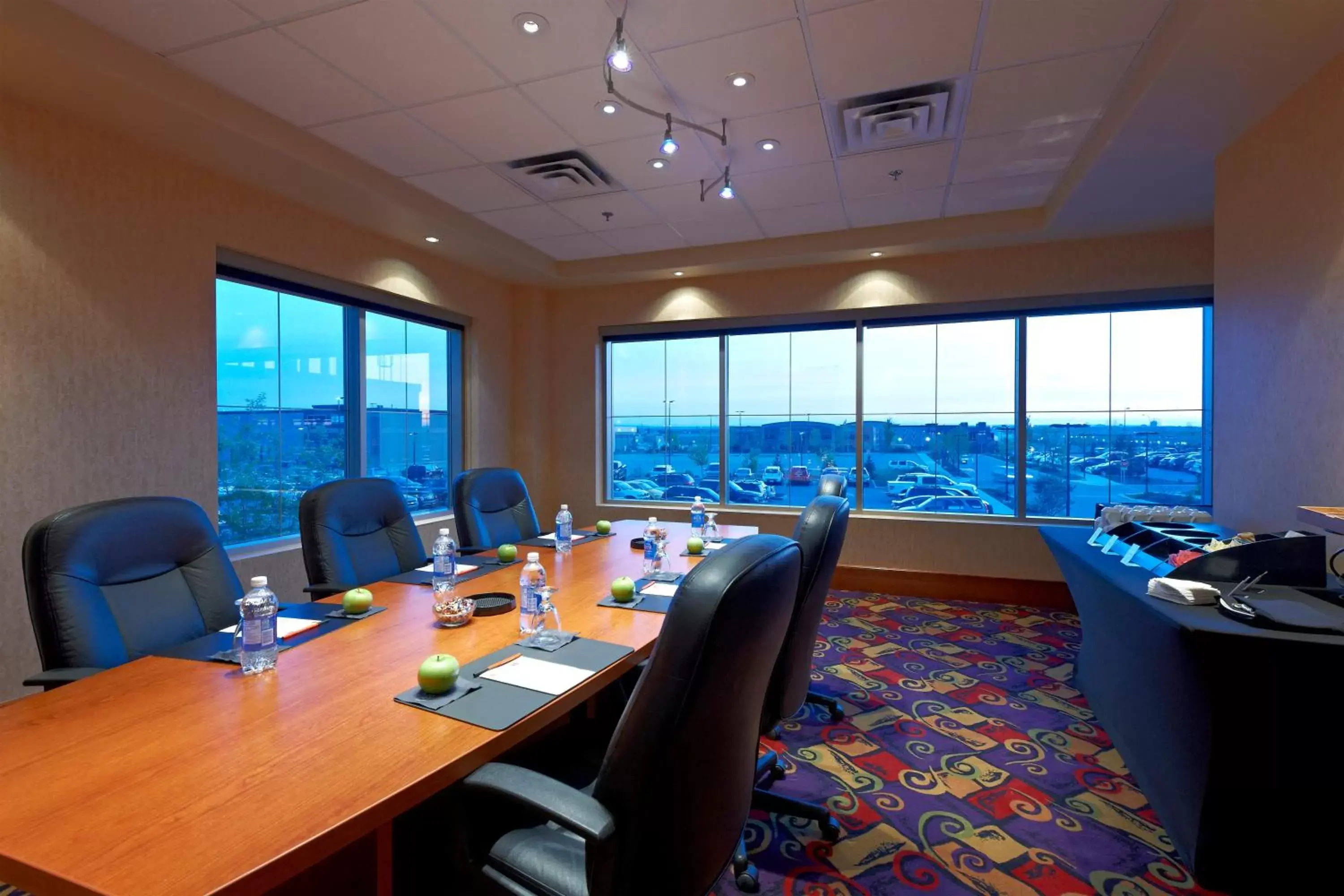 Business facilities in Deerfoot Inn and Casino