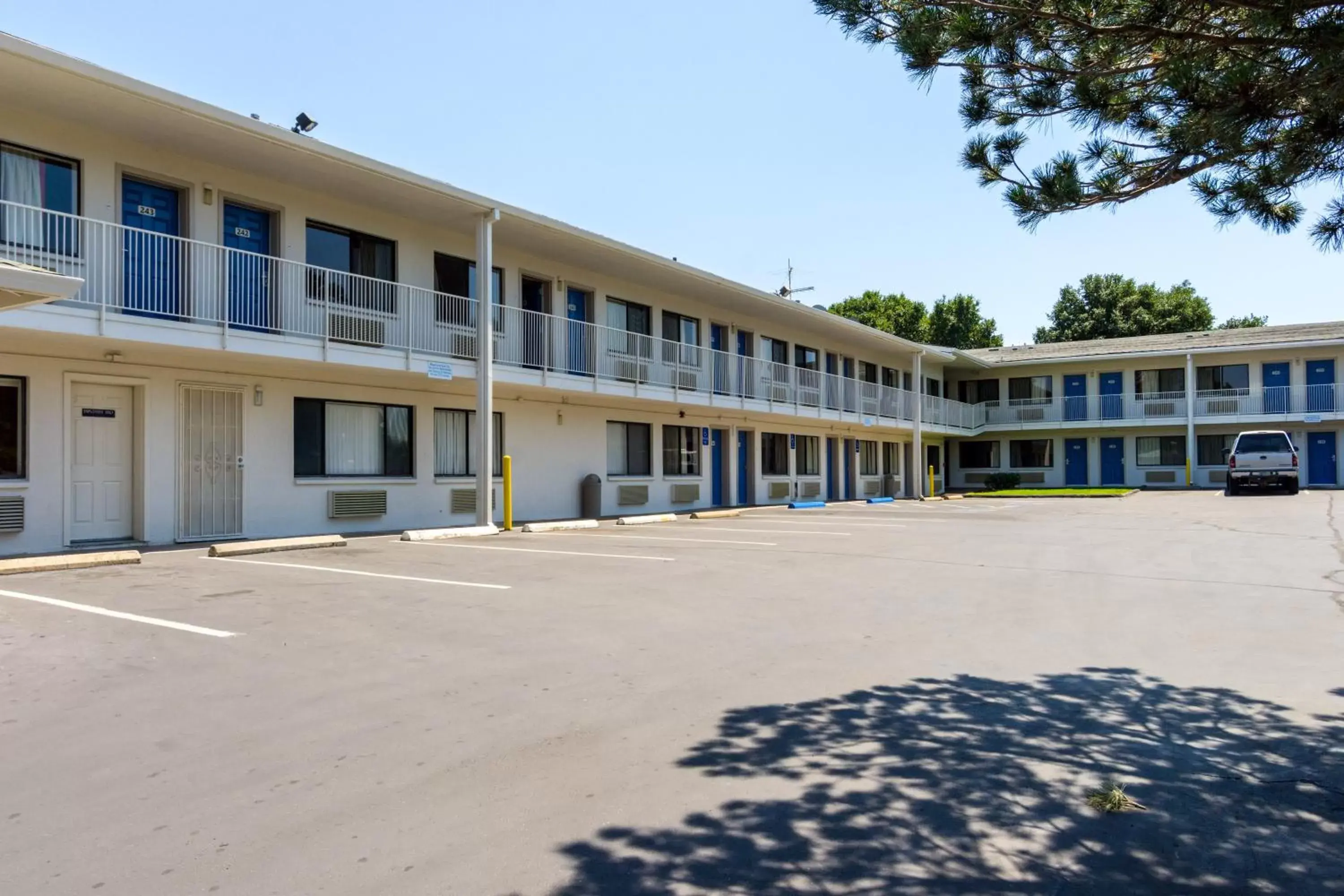 Facade/entrance, Property Building in Motel 6-Redding, CA - Central