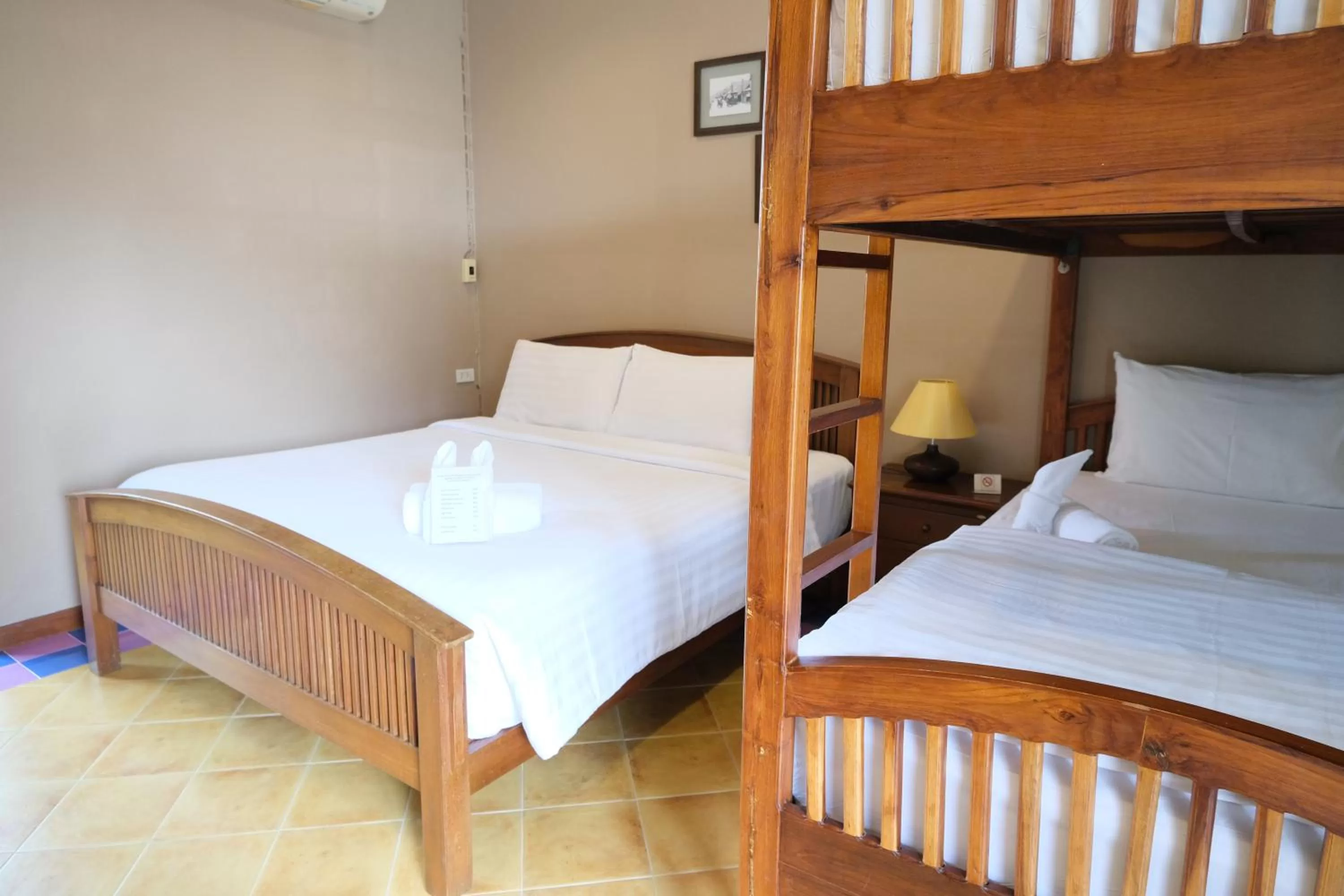 Bed in Feung Nakorn Balcony Rooms and Cafe