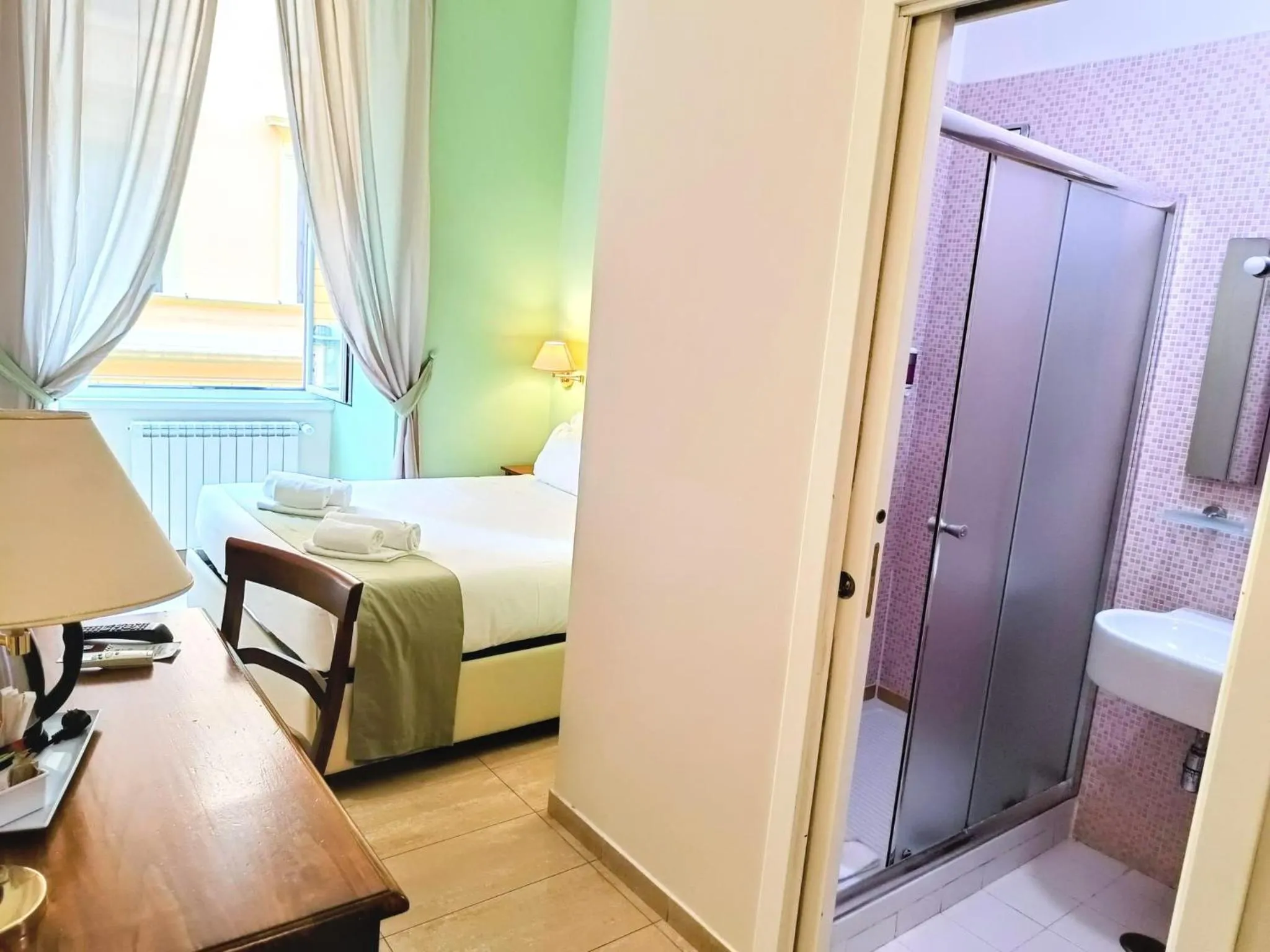 Photo of the whole room, Bed in Roman Terrace