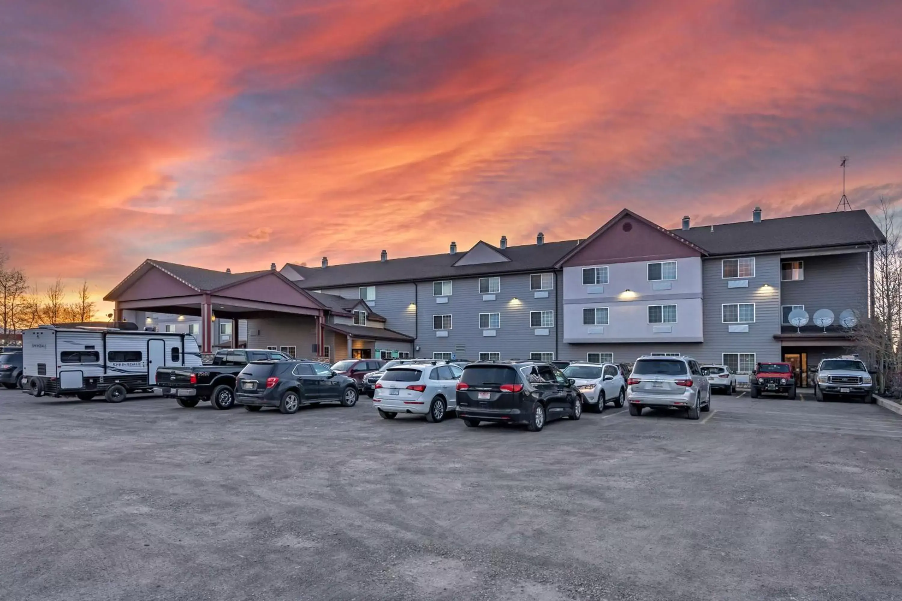 Property Building in Best Western Desert Inn