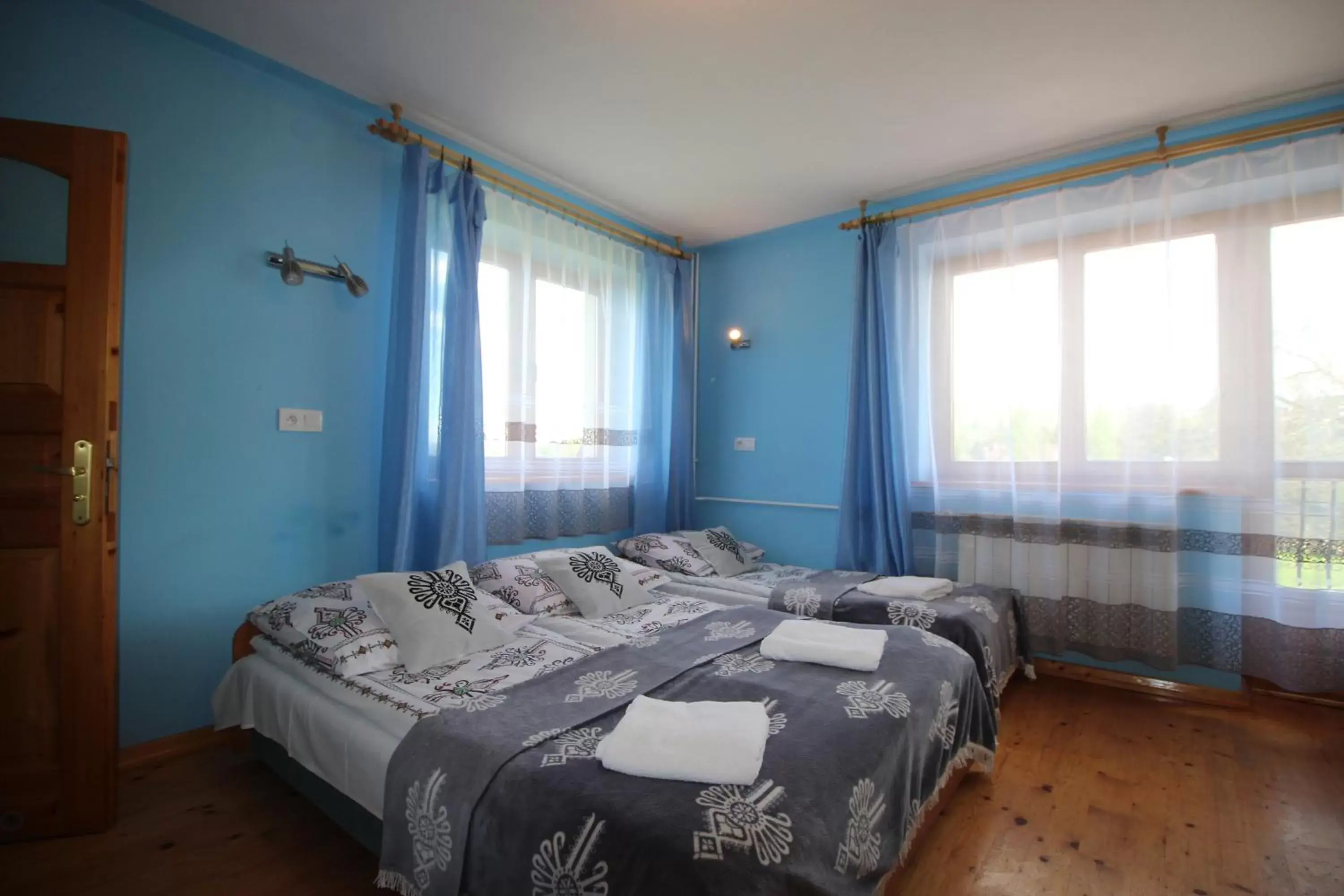 Triple Room with Private Bathroom in DW U Wajdy Triple Room with Private Bathroom in DW U Wajdy