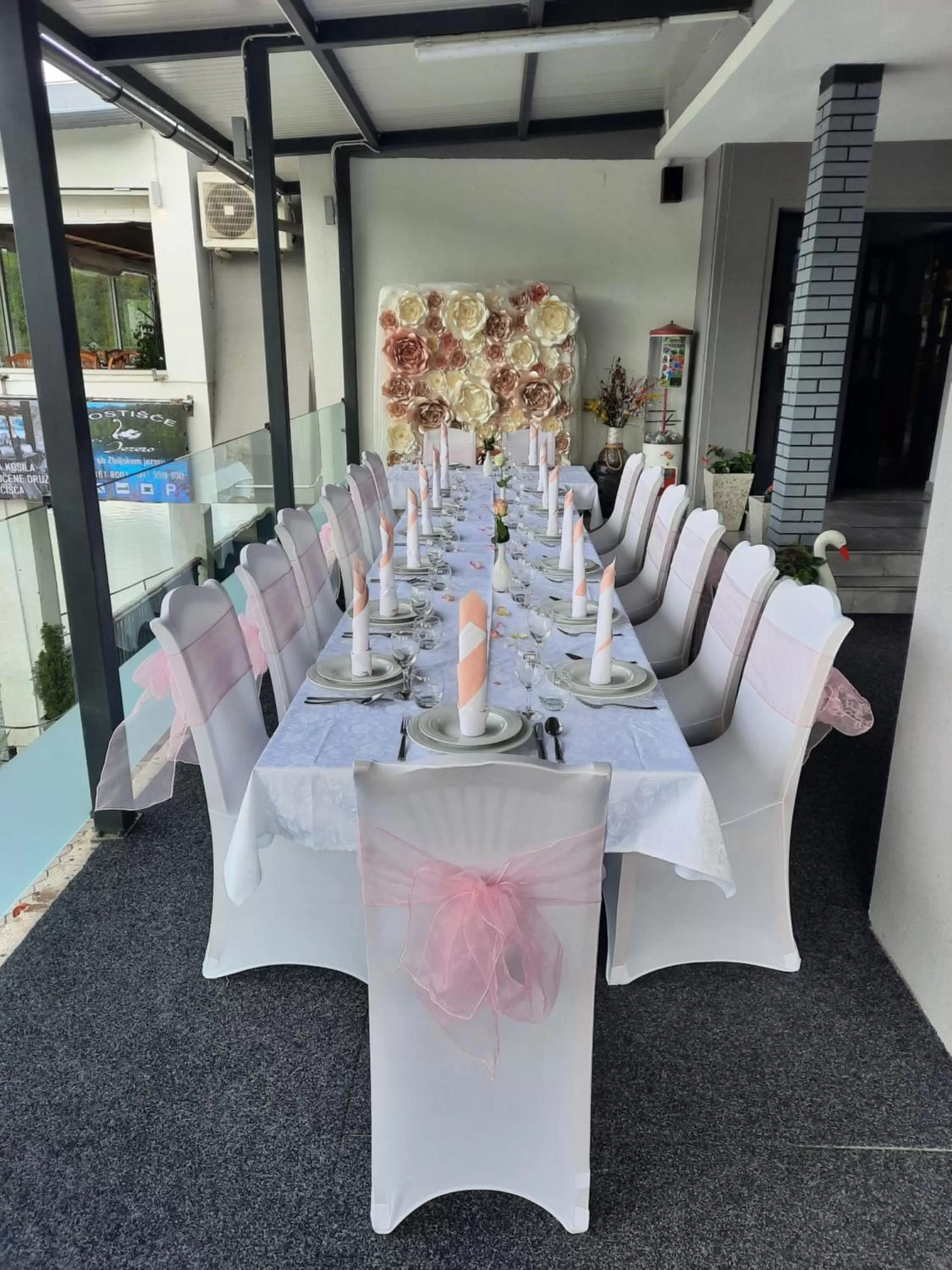 Banquet/Function facilities in Gostisce Jezero