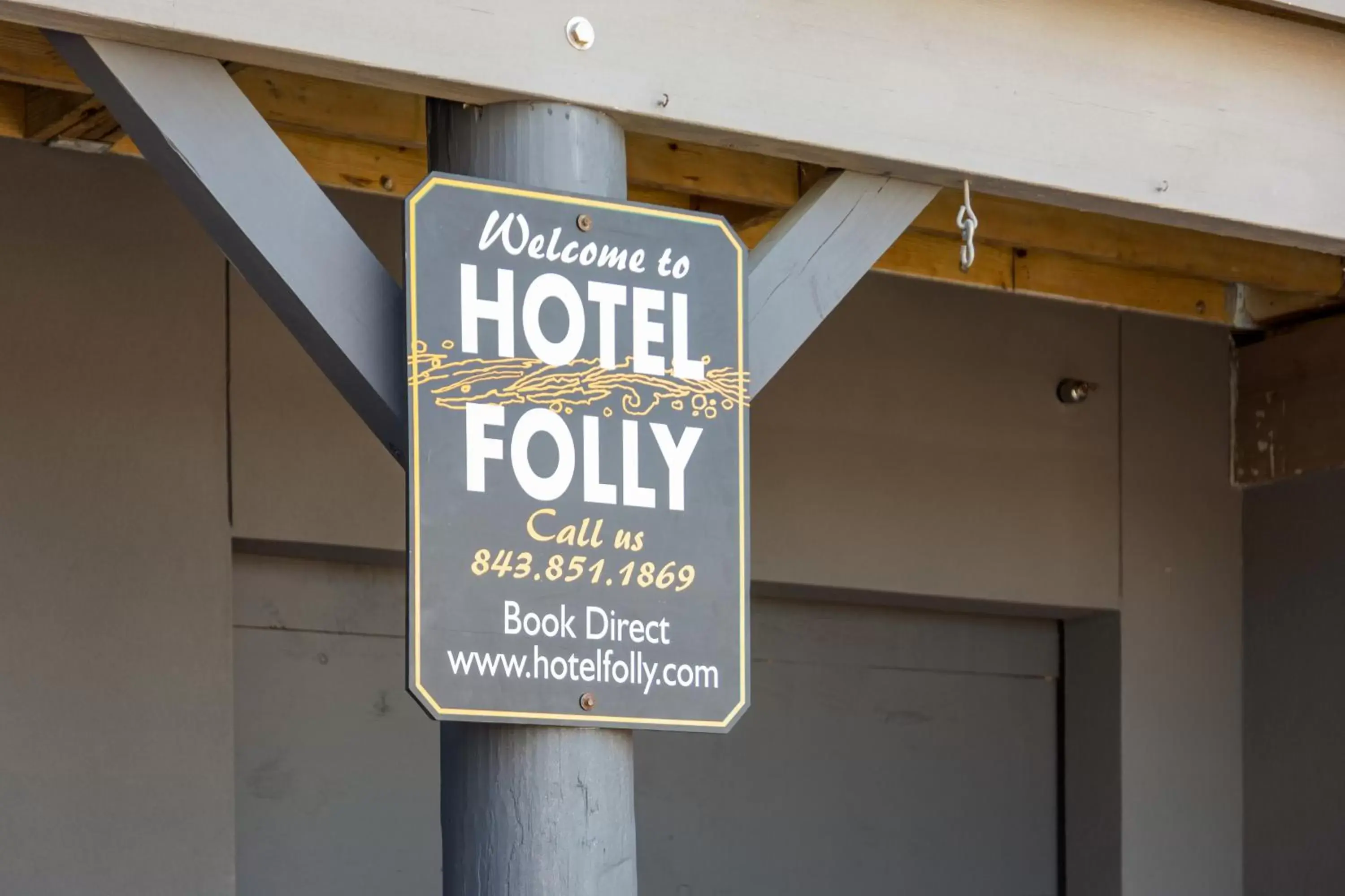NEW Completely Renovated Hotel Folly with Sunset Views