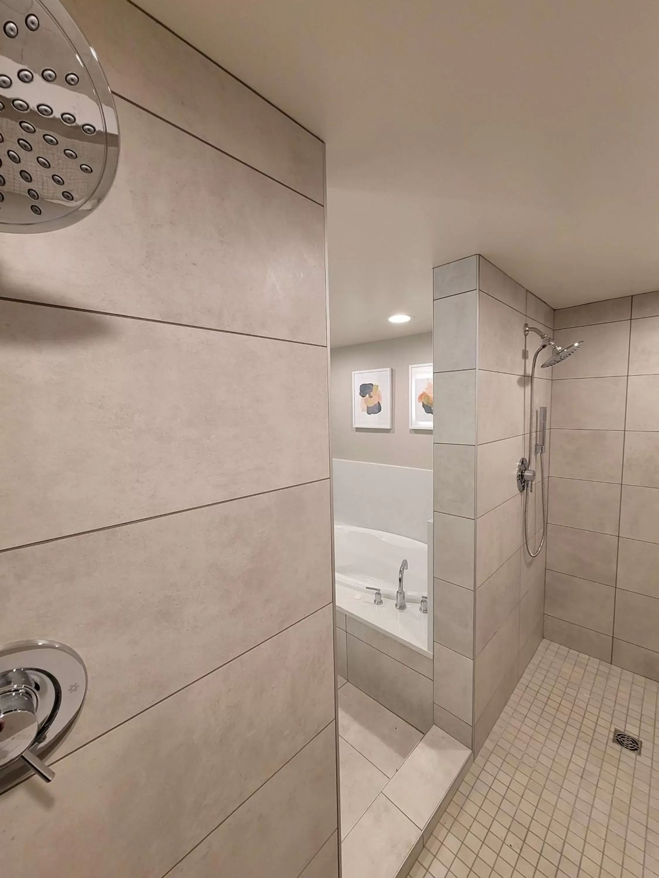 Bathroom in Riverside Hotel, BW Premier Collection