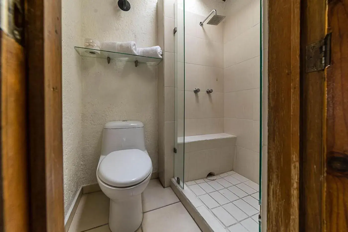 Bathroom in Meson De La Merced Hotel & Suites