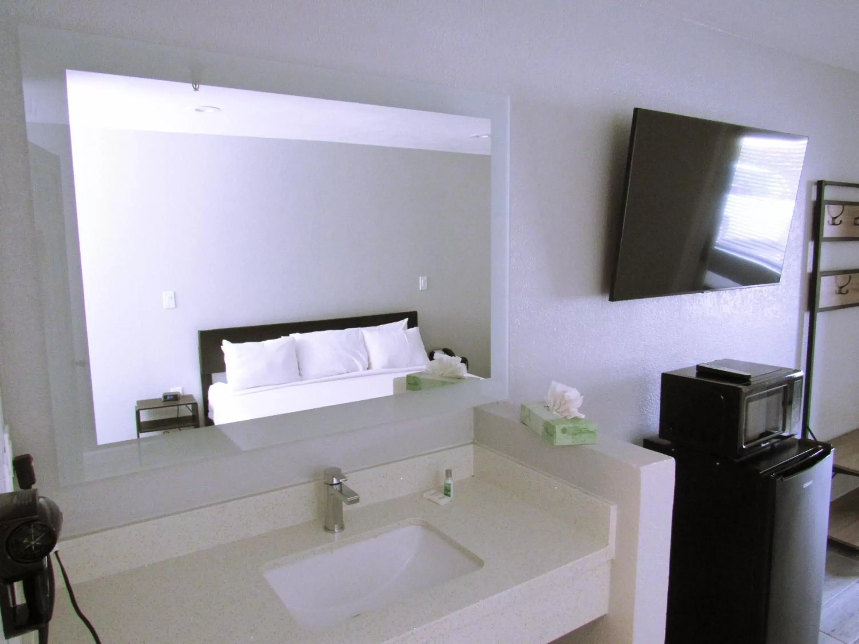 Bedroom, Bathroom in Capri Suites Anaheim
