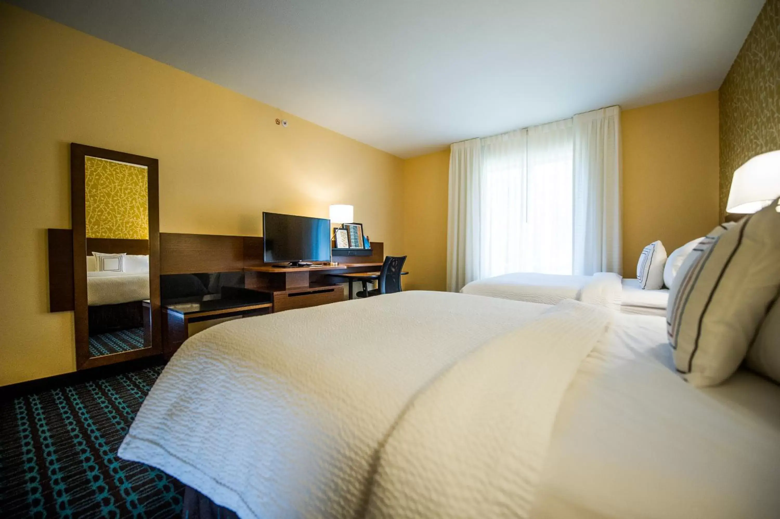 Bed, TV/Entertainment Center in Fairfield by Marriott Cambridge