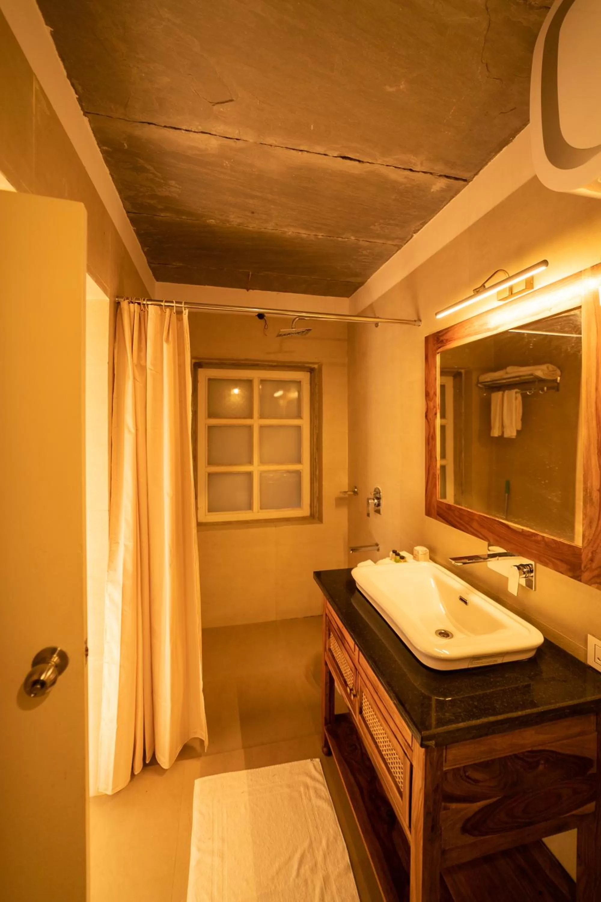 Bathroom, Bed in Madho Bagh