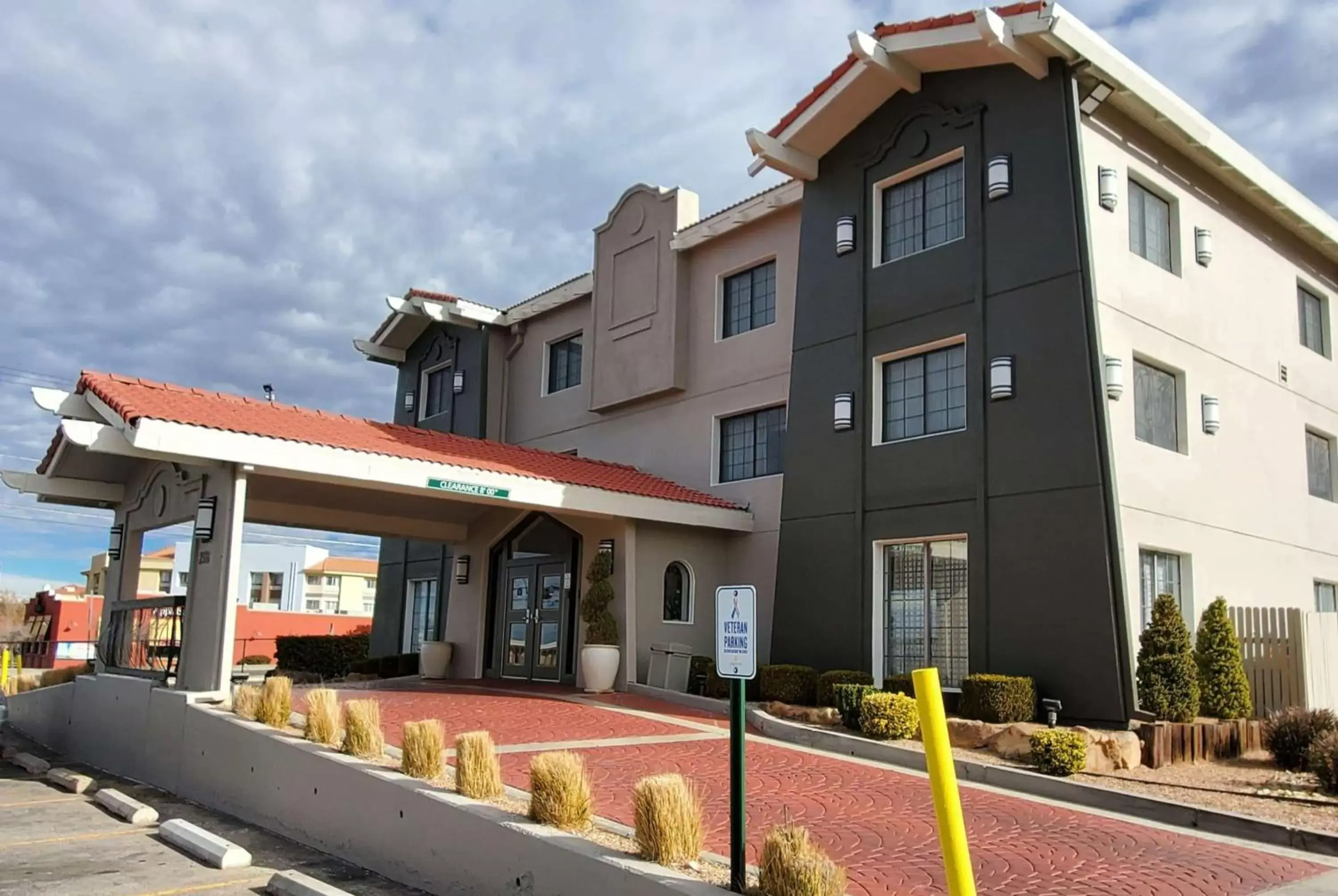 Property Building in La Quinta Inn by Wyndham Albuquerque Airport