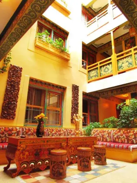 Lounge or bar in Tashitakge Hotel