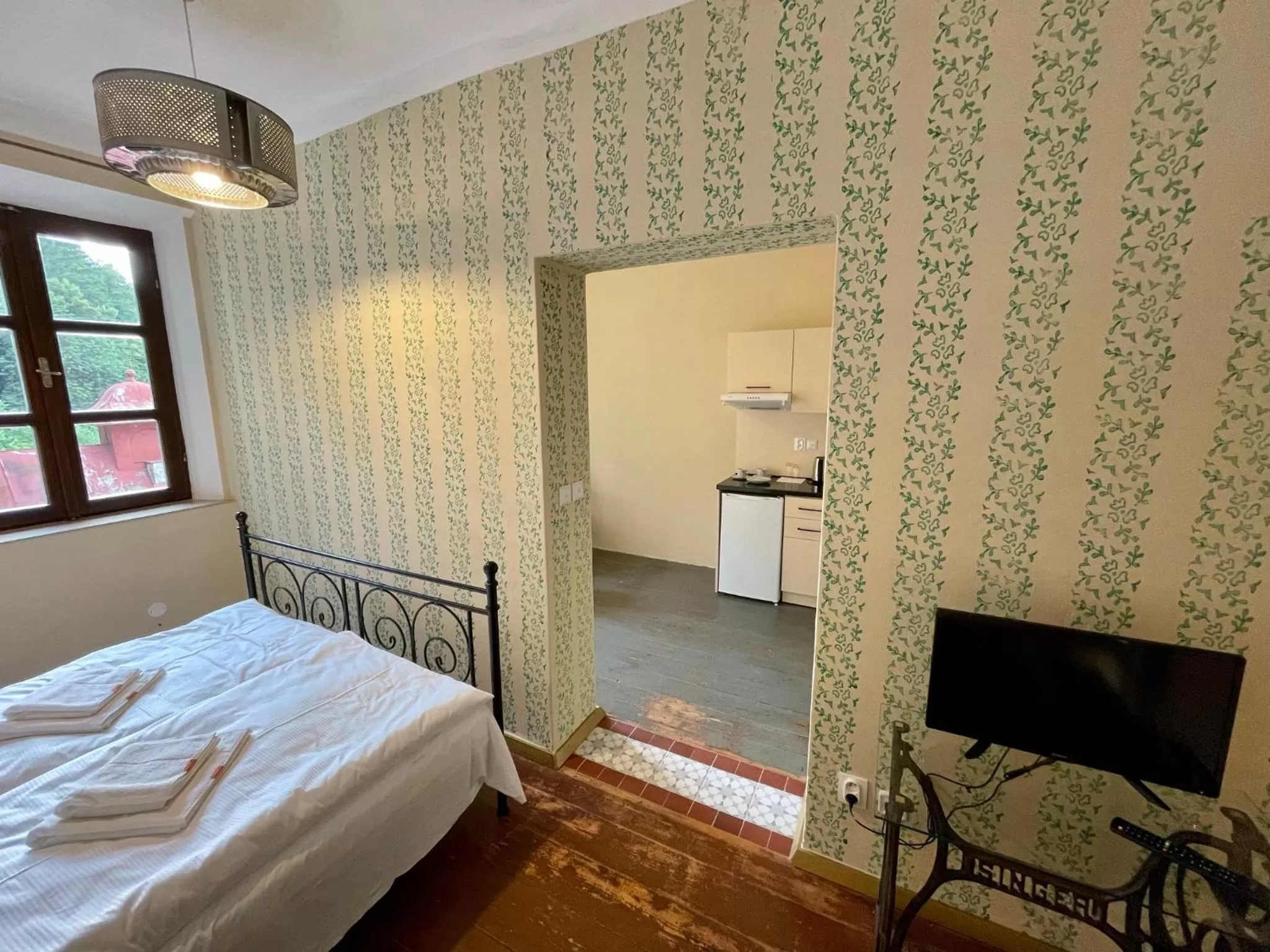 Bed in HARABURDI® Recyclart Hotel