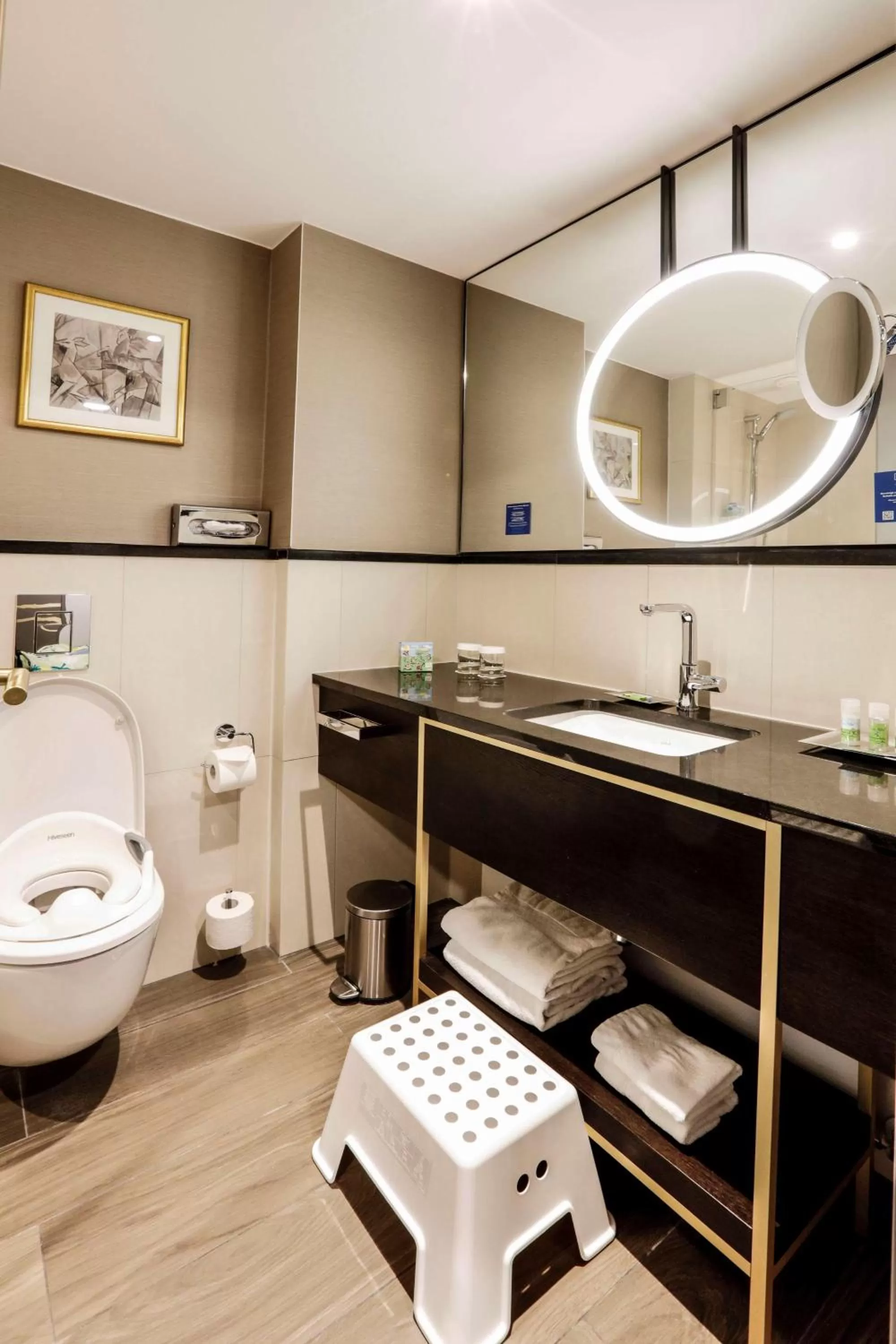 Bathroom in Hilton Munich City