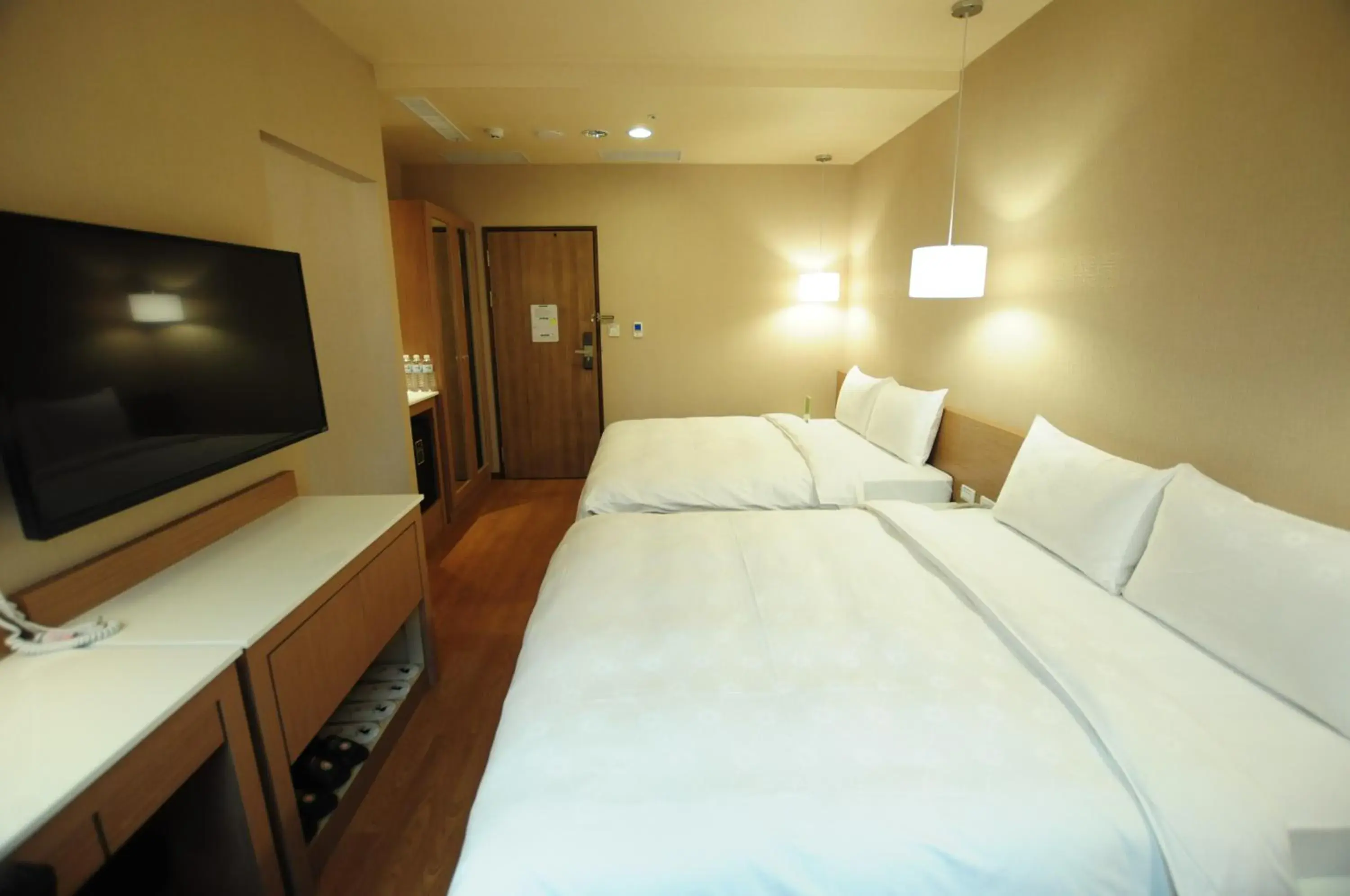 Photo of the whole room, Bed in Kindness Hotel - Kaohsiung Main Station