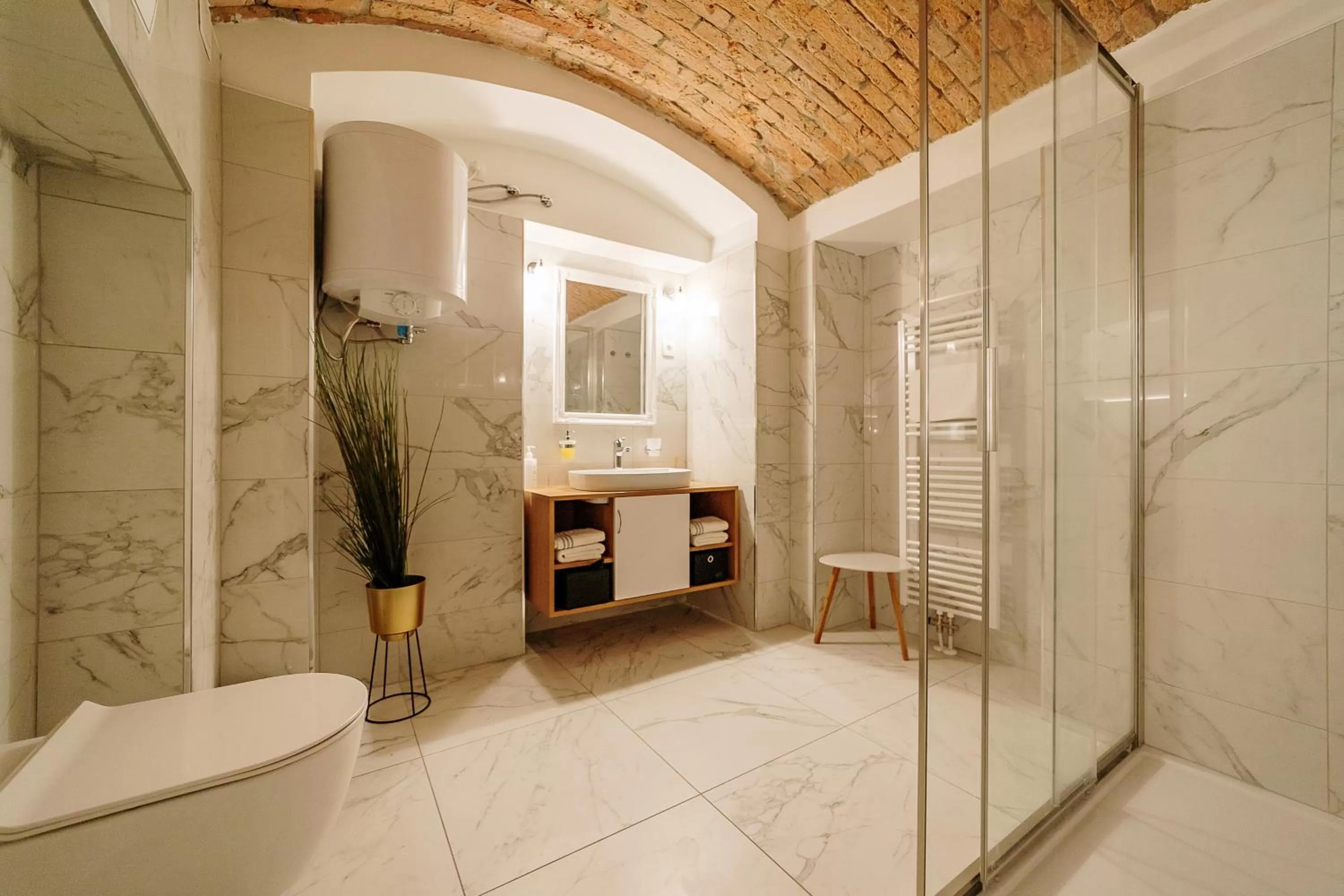 Bathroom in Operna klet Ljubljana