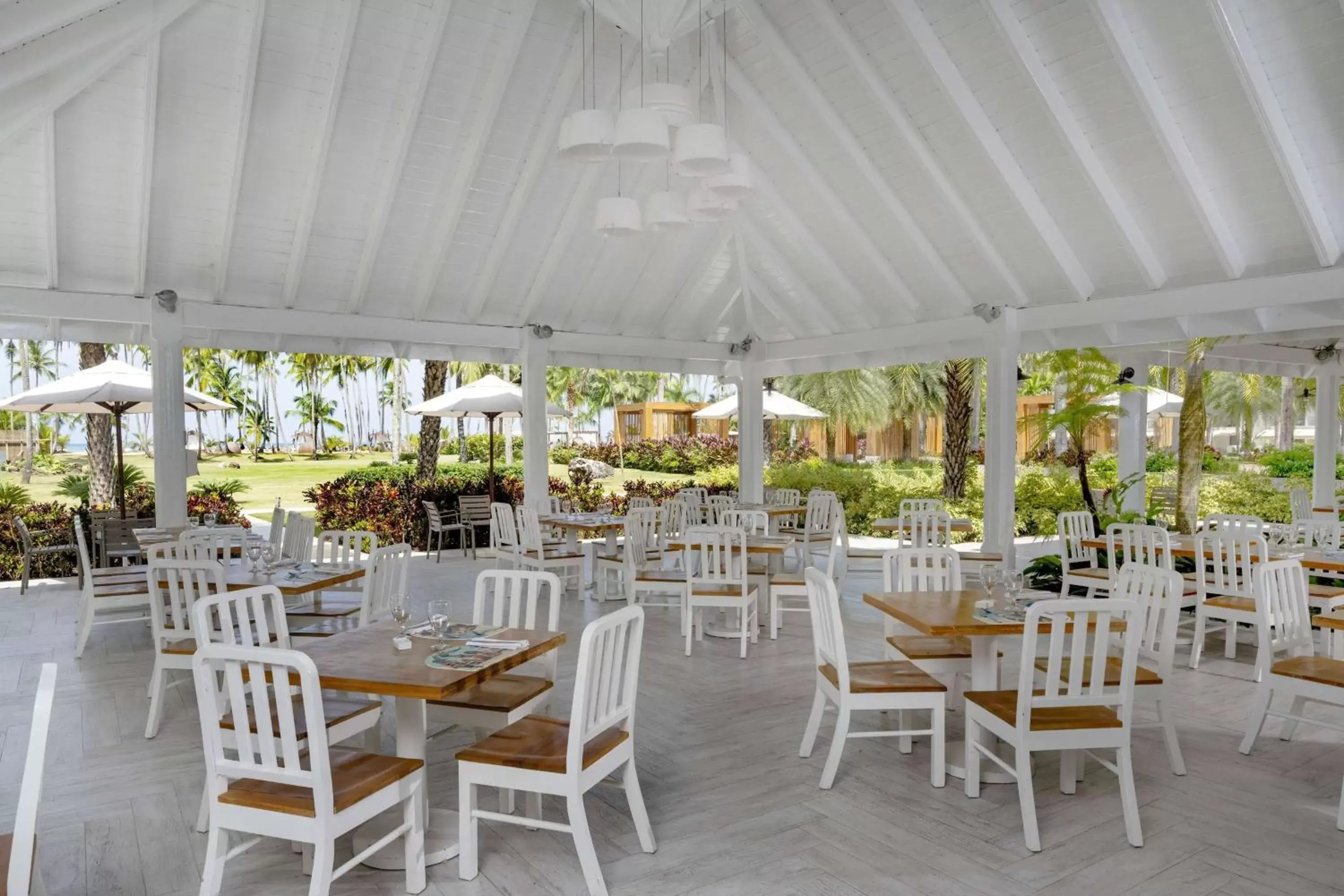 Restaurant/Places to Eat in Viva V Samana by Wyndham, A Trademark Adults All Inclusive