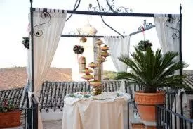 Food in Palazzo dei Poeti