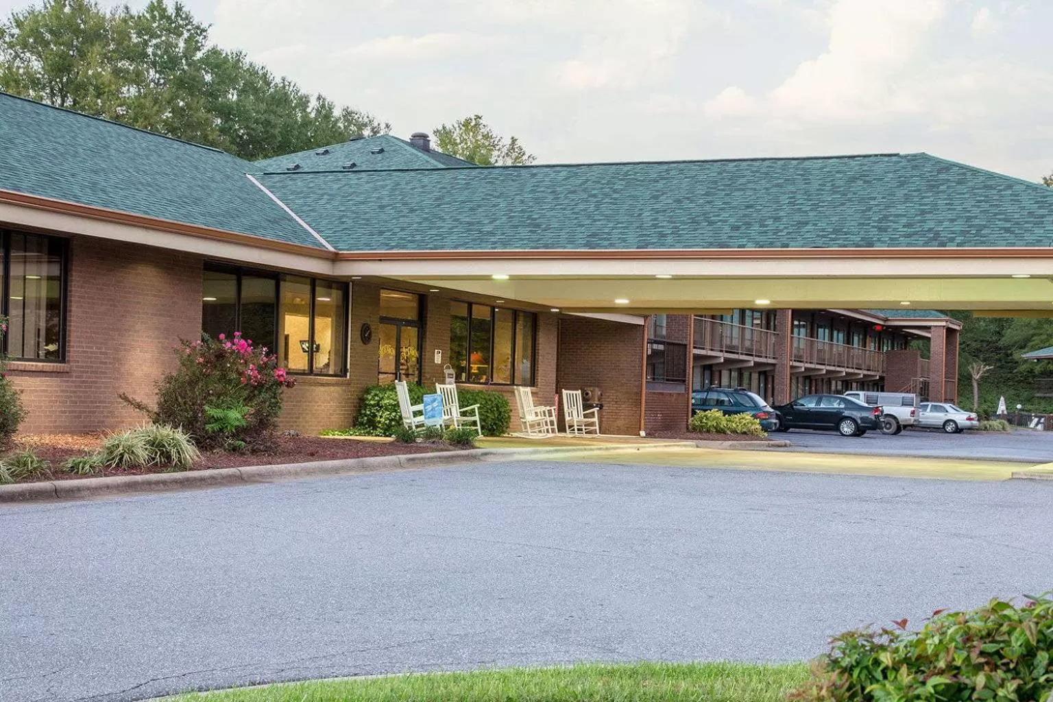 Property building in Quality Inn near Speedway