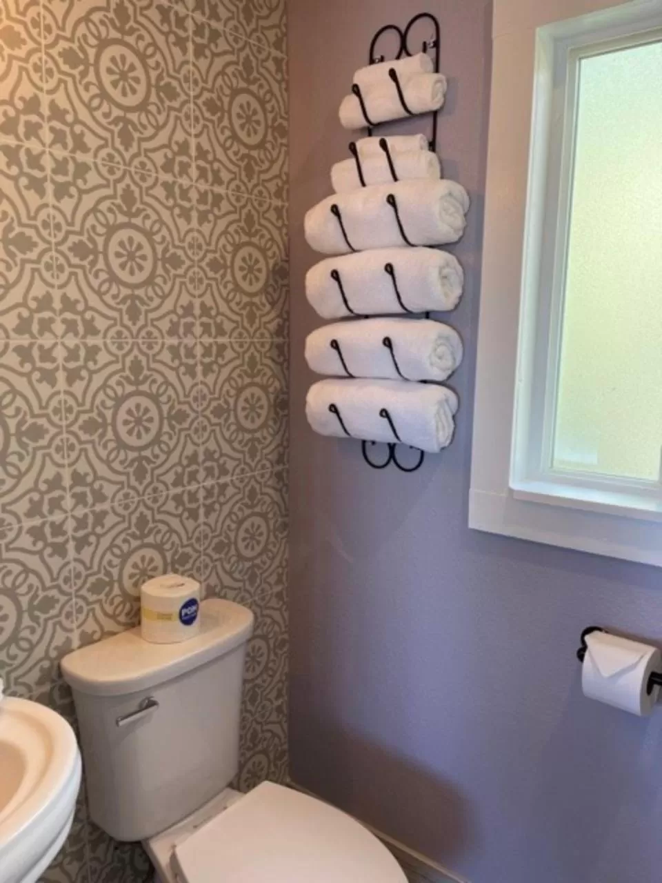 Bathroom in Sugarloaf Mountain Motel