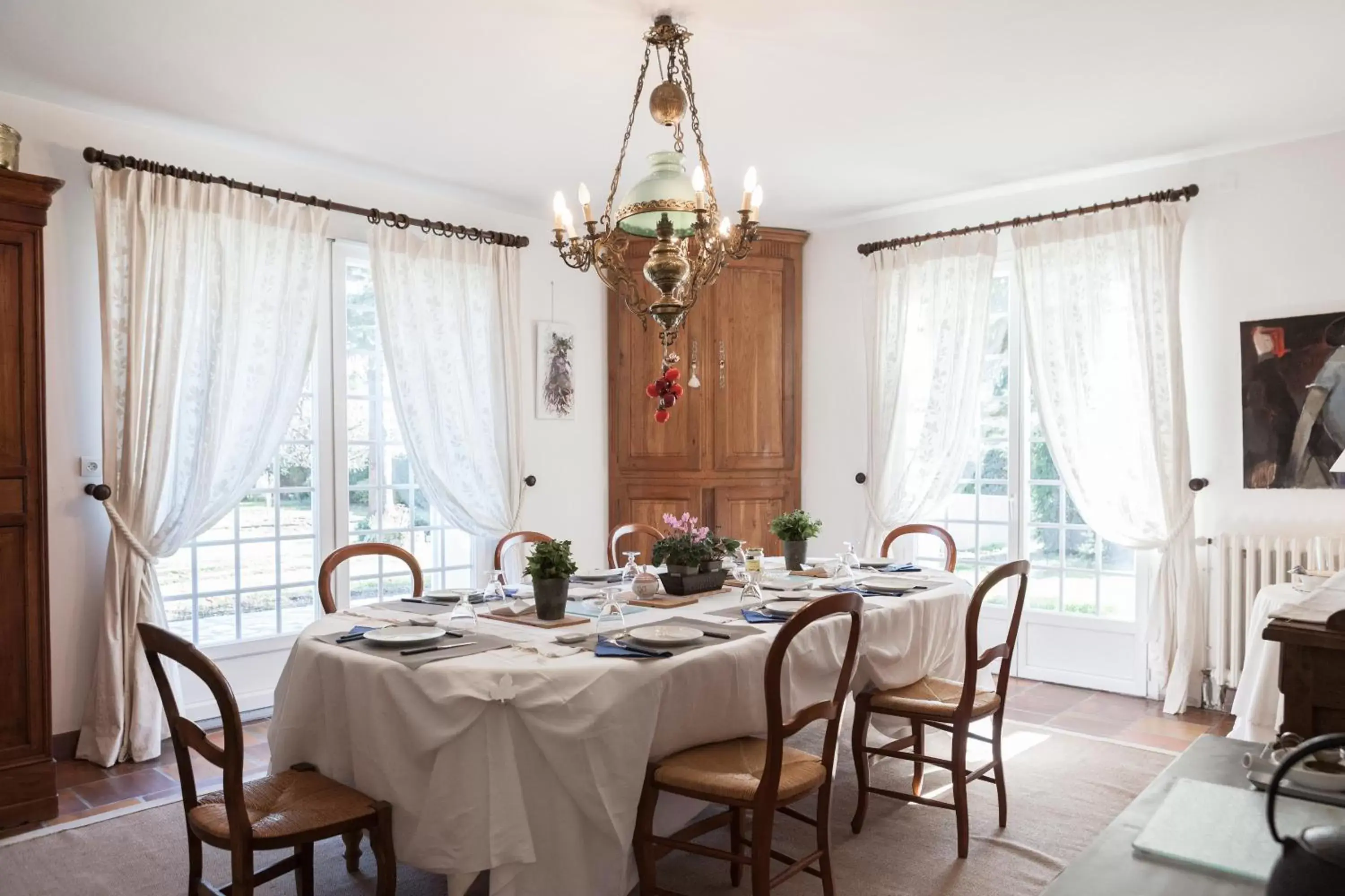 Dining area, Restaurant/Places to Eat in Chambres d'hôtes de charme au REFUGE DU PEINTRE prés de St Emilion