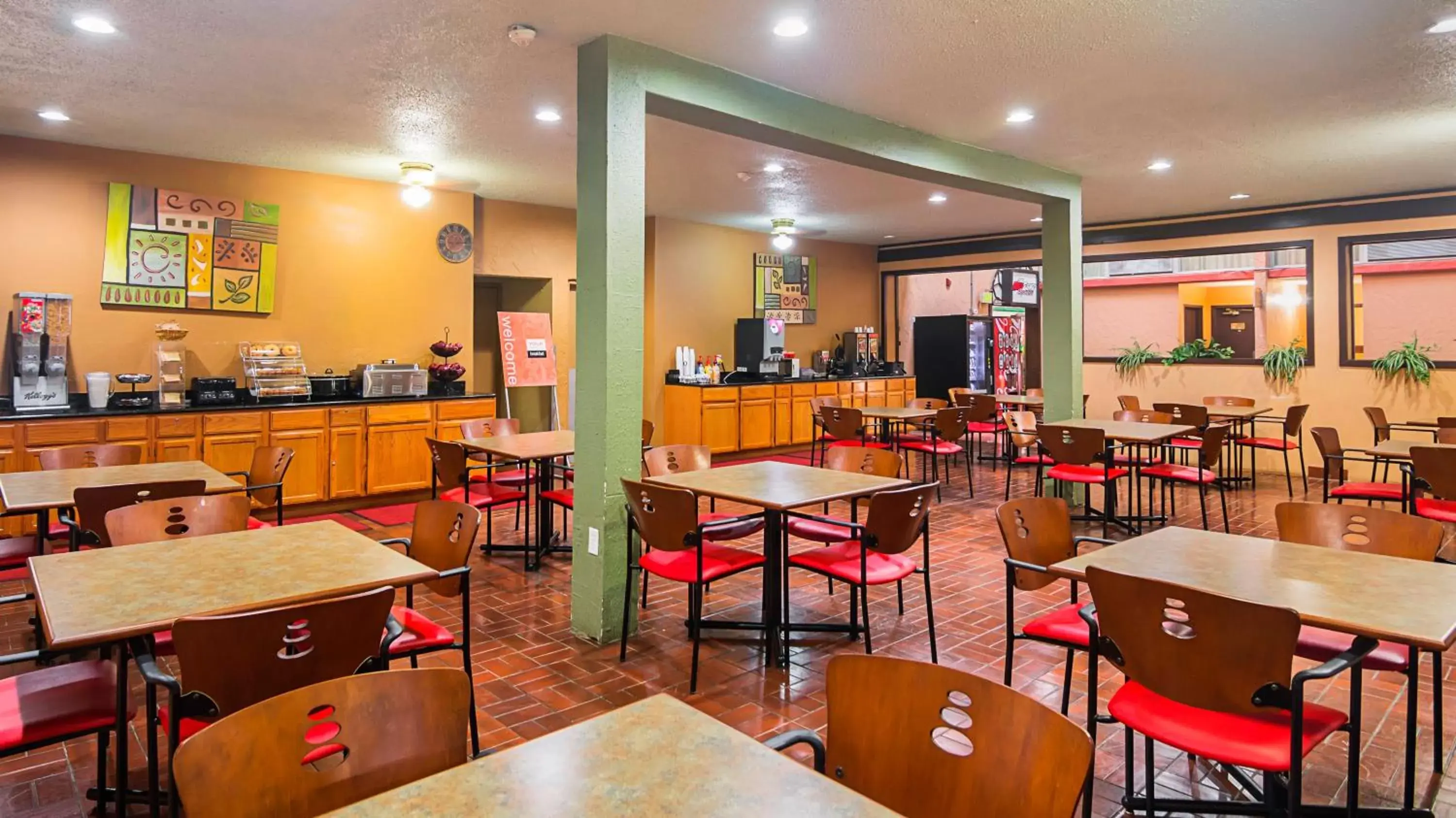 Breakfast, Restaurant/Places to Eat in Red Roof Inn & Conference Center Lubbock