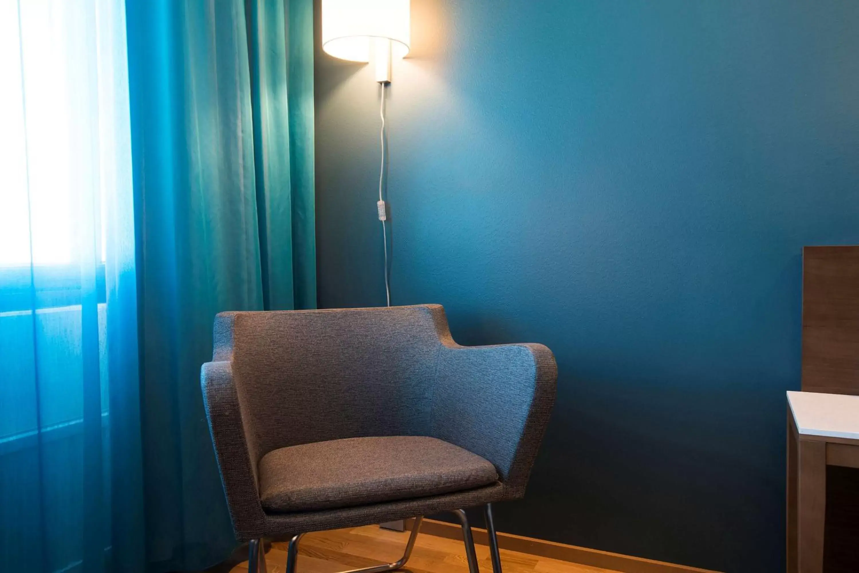 Photo of the whole room, Seating Area in Scandic Oulu Station