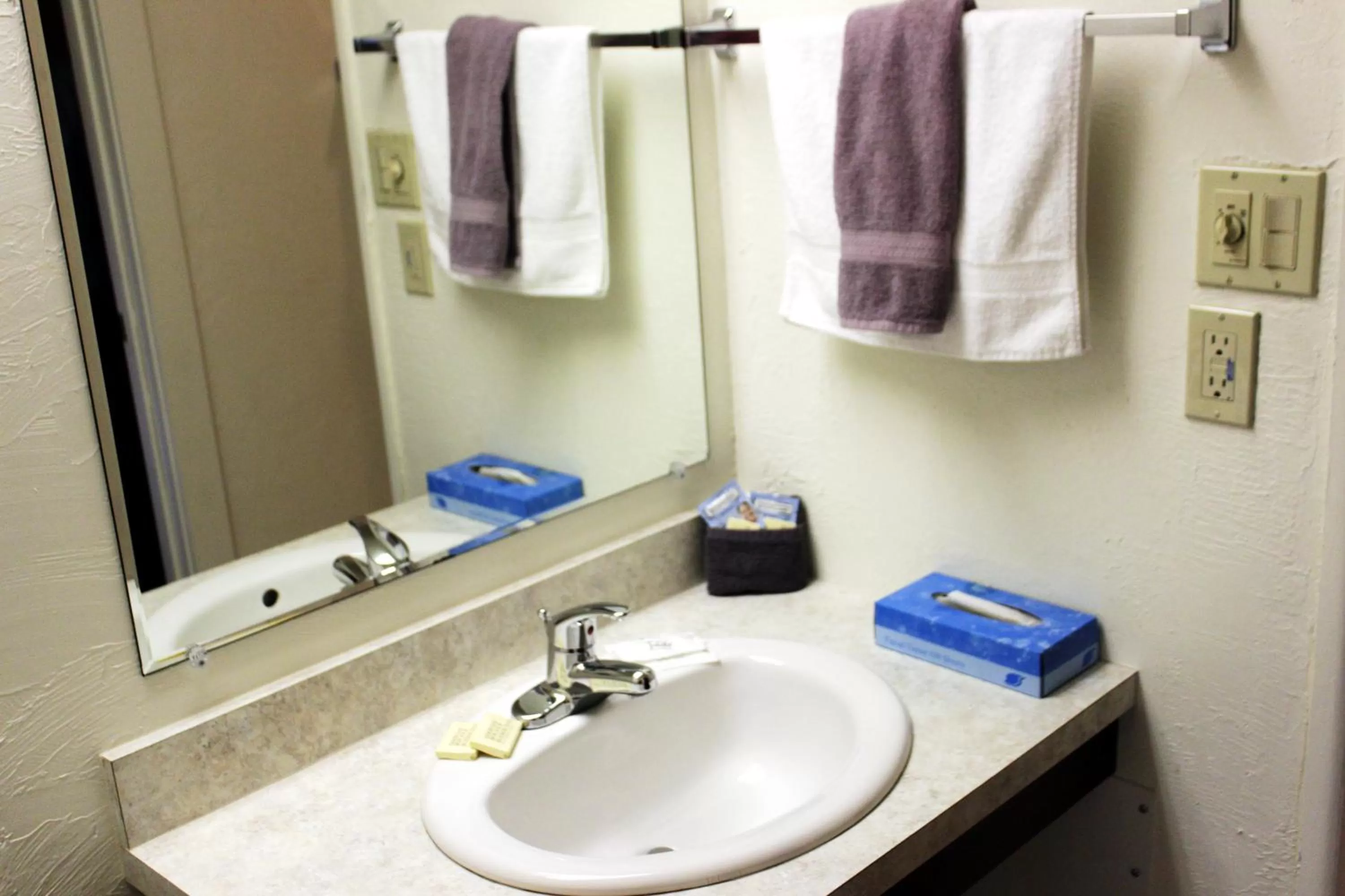Bathroom in Country Motor Inn