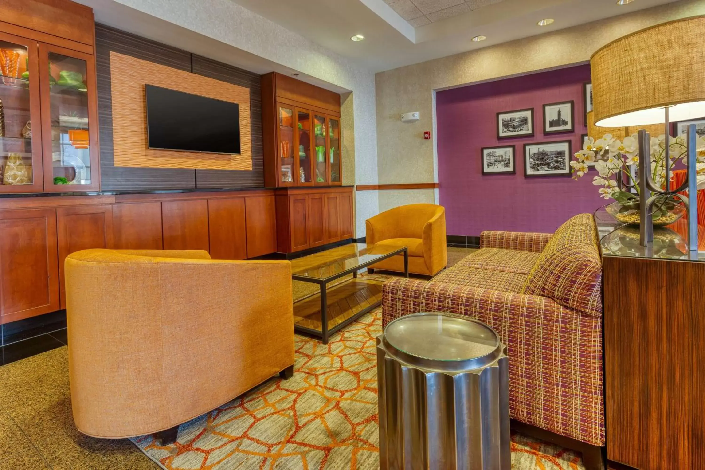 Lobby or reception, Lounge/Bar in Drury Inn & Suites Indianapolis Northeast