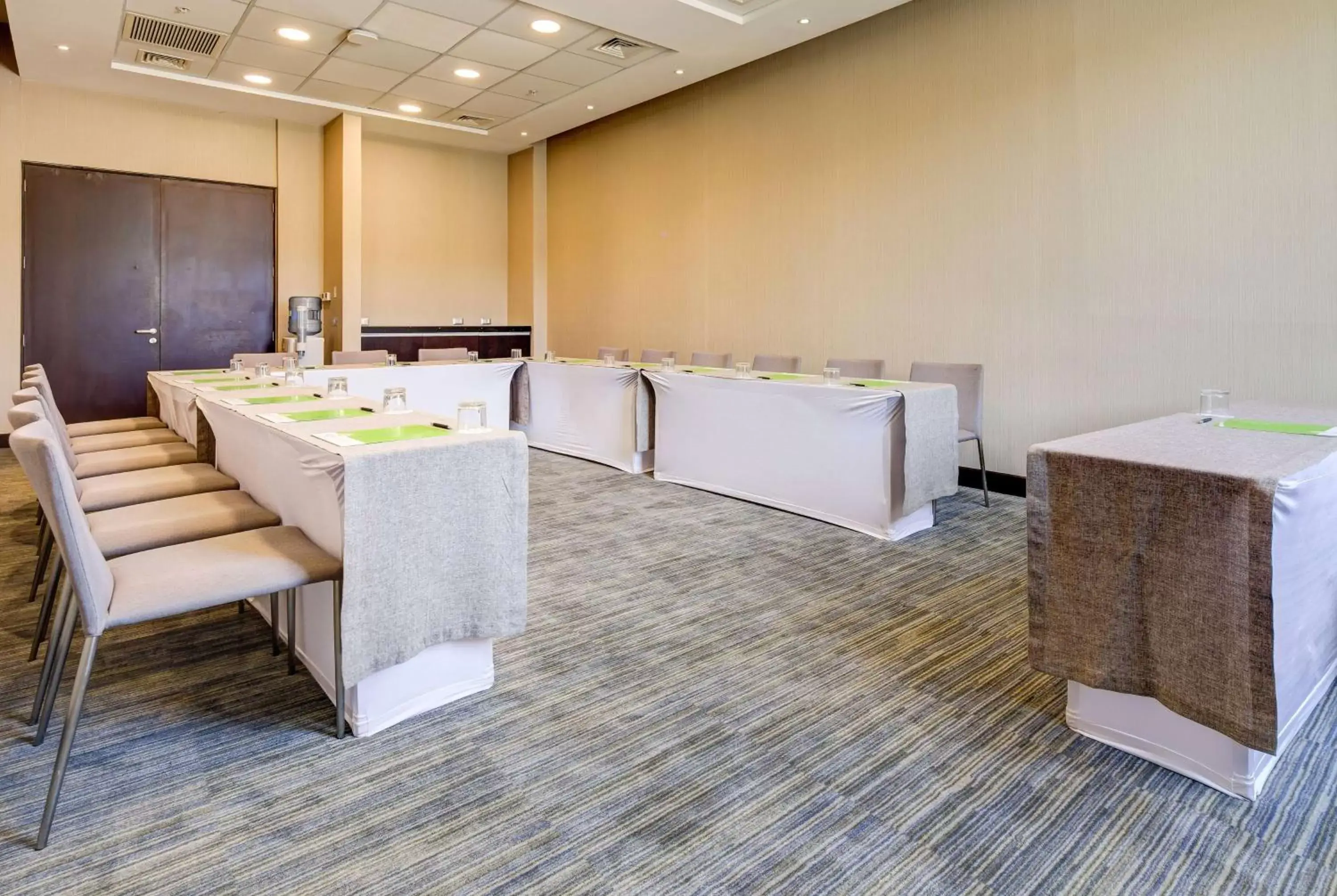 Meeting/conference room in La Quinta by Wyndham Santiago Aeropuerto