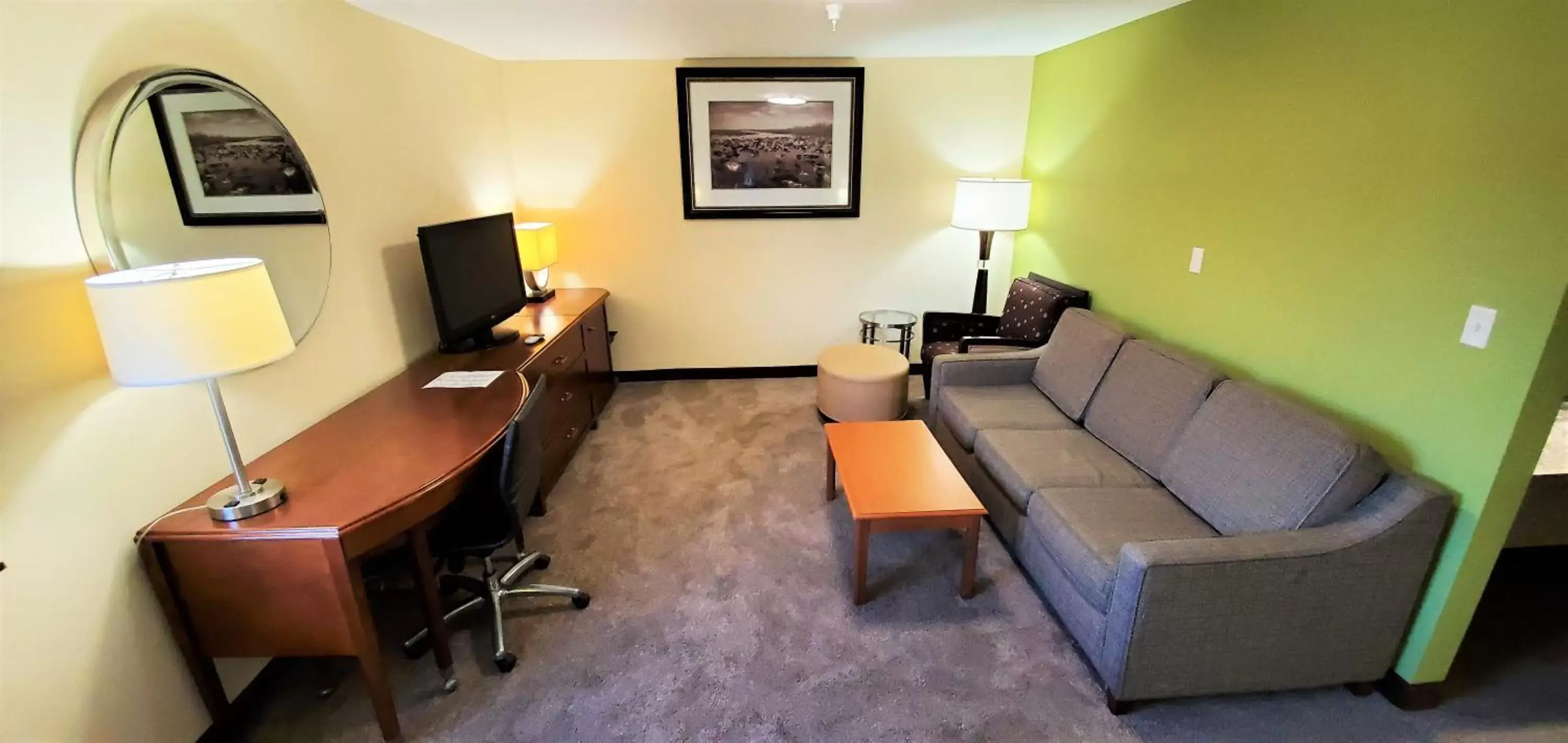 Living room, Seating Area in Travel Inn and Suites