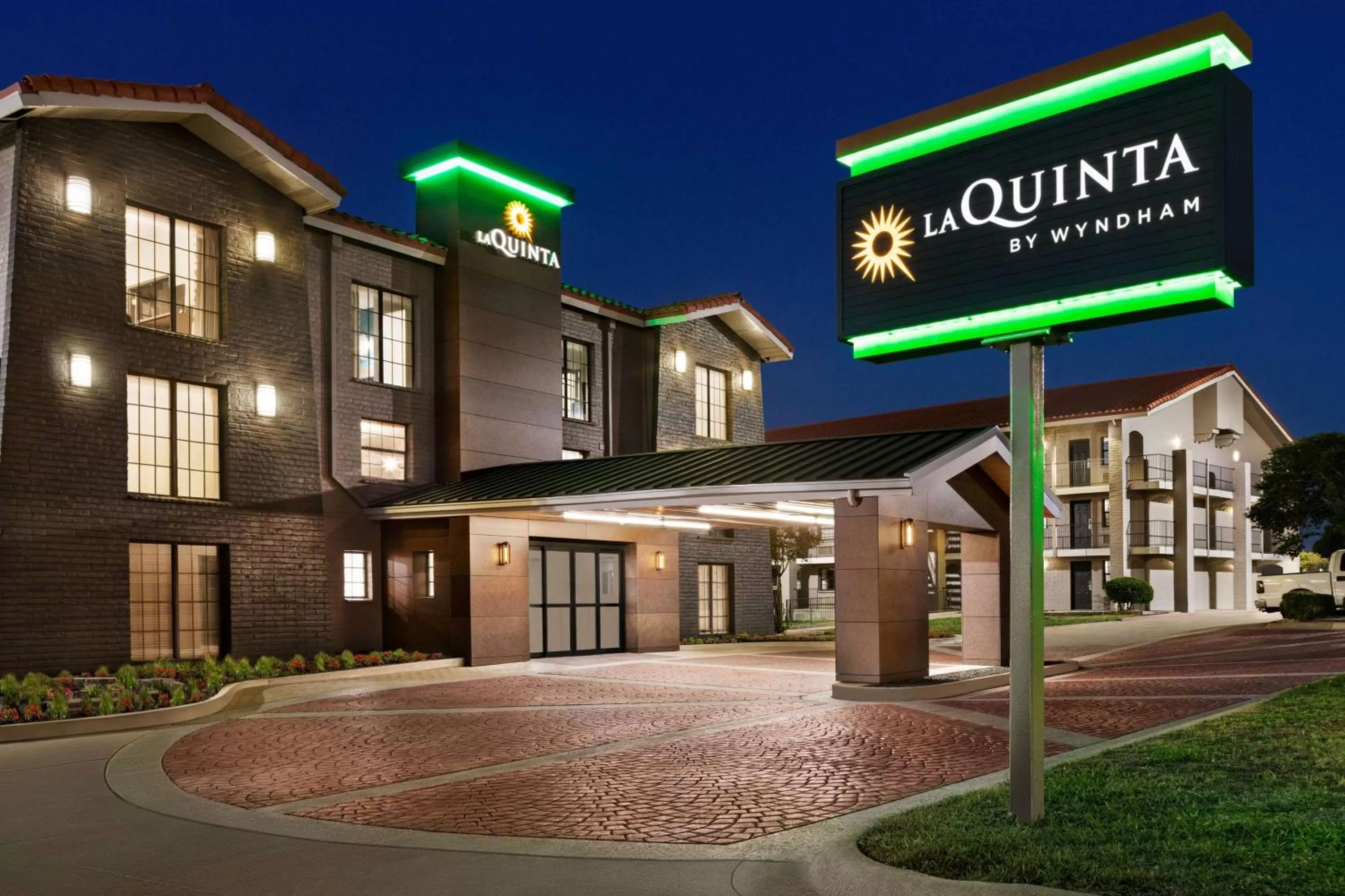 Property building in La Quinta Inn by Wyndham Temple