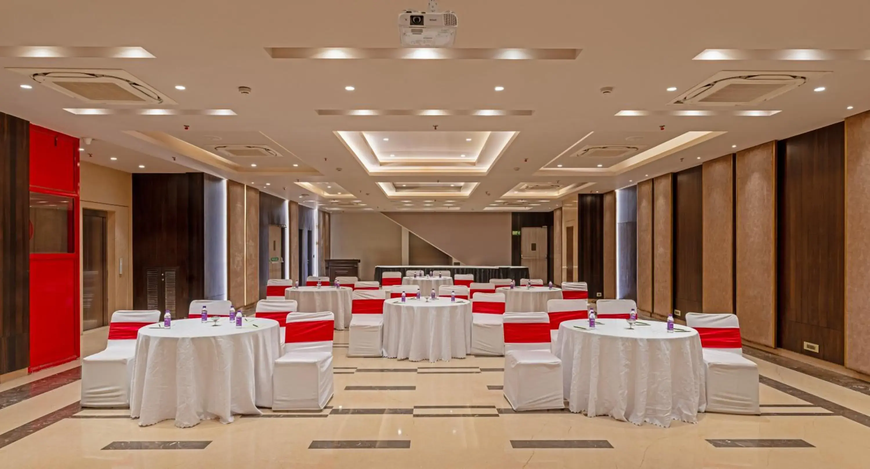 Banquet/Function facilities, Banquet Facilities in Hotel Saket 27