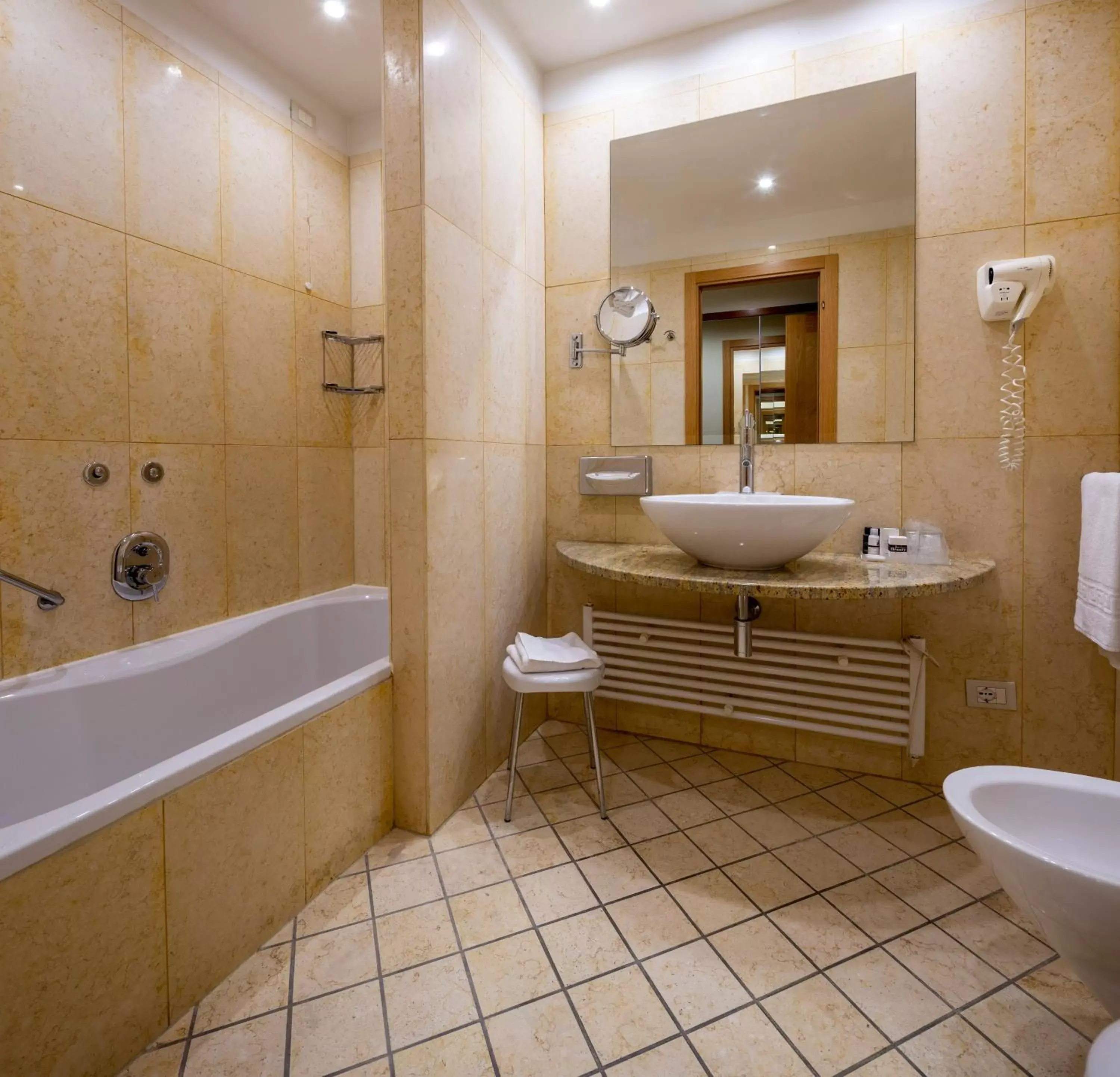 Toilet, Bathroom in Crowne Plaza Padova, an IHG Hotel