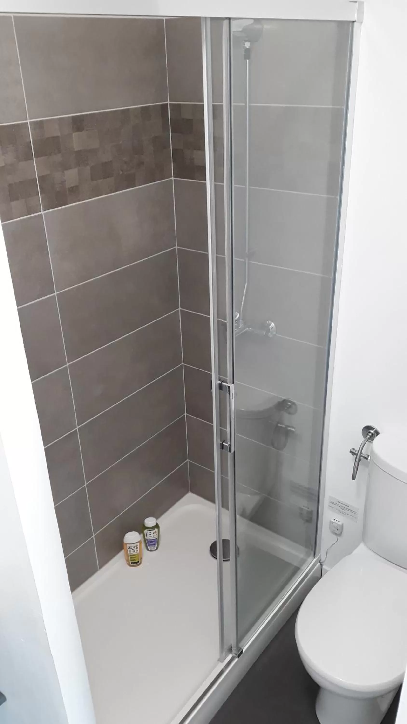 Shower in Les chambres de l'Abbaye