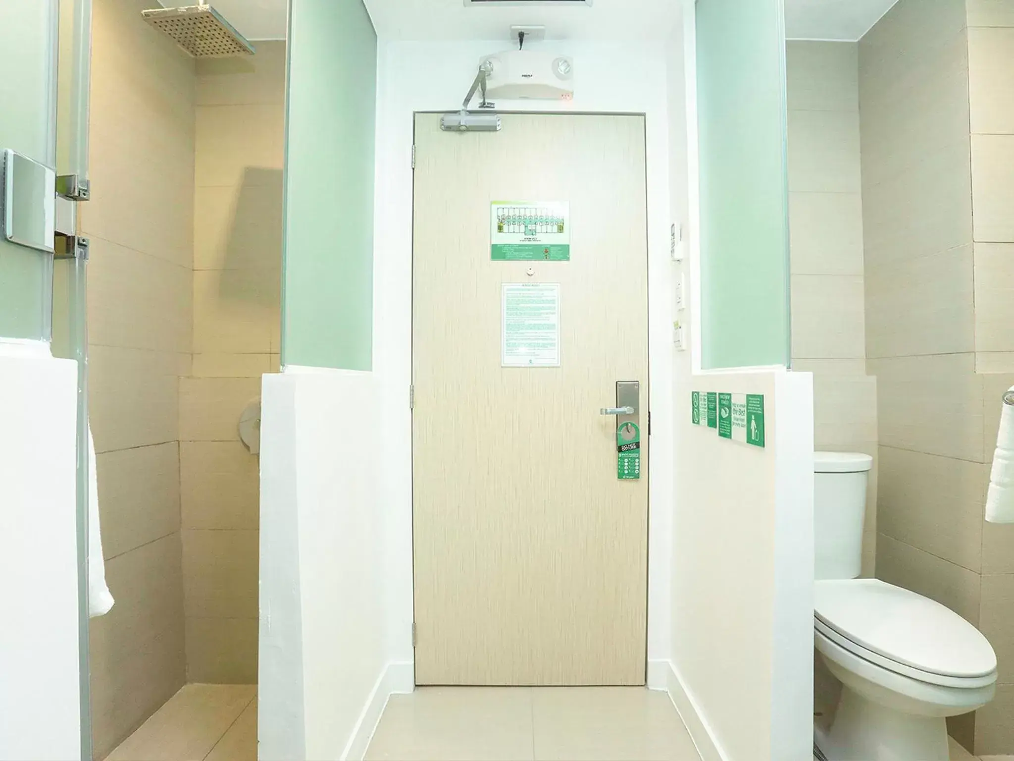 Shower, Bathroom in Go Hotels North EDSA