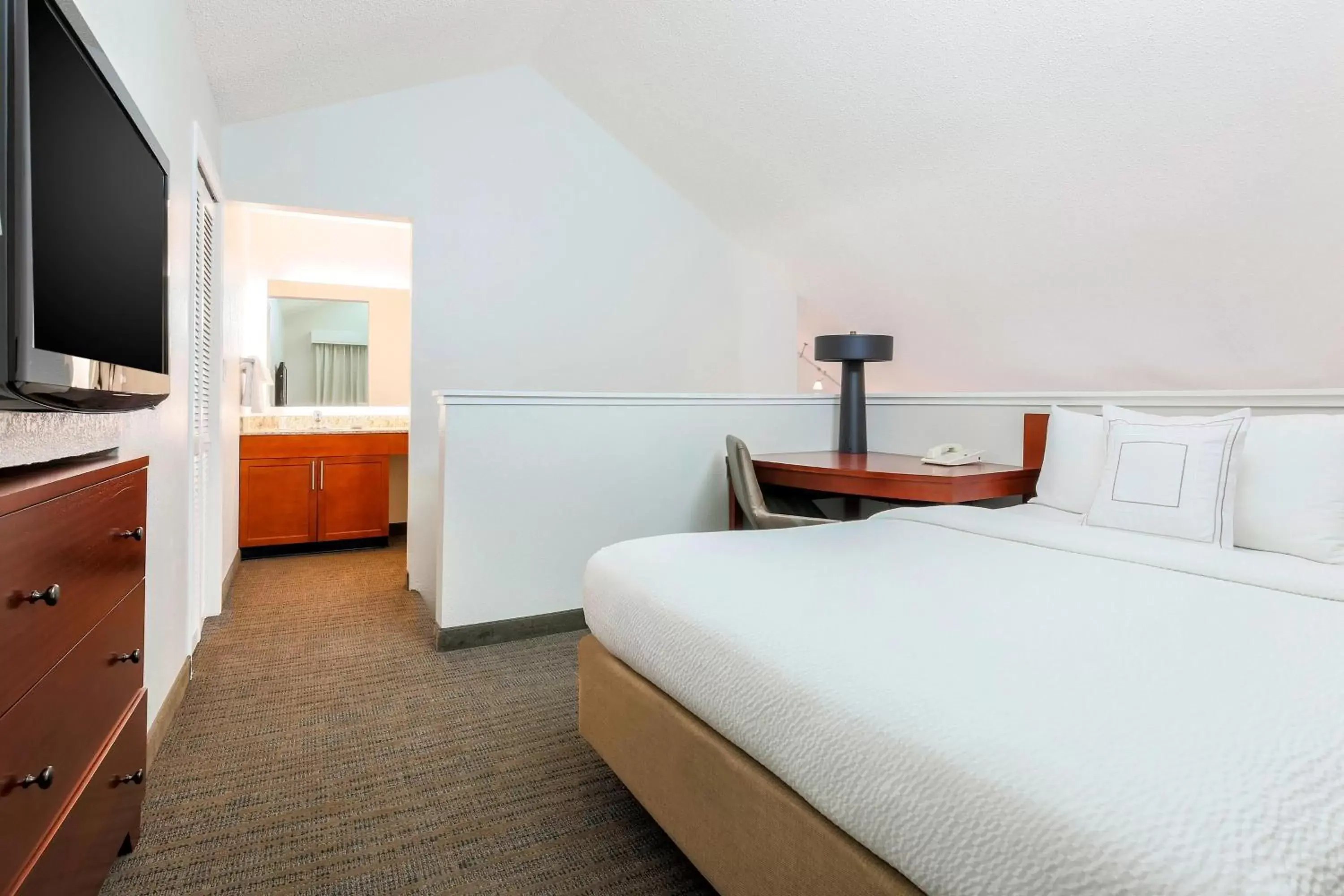 Bedroom, Bed in Residence Inn Chicago Deerfield