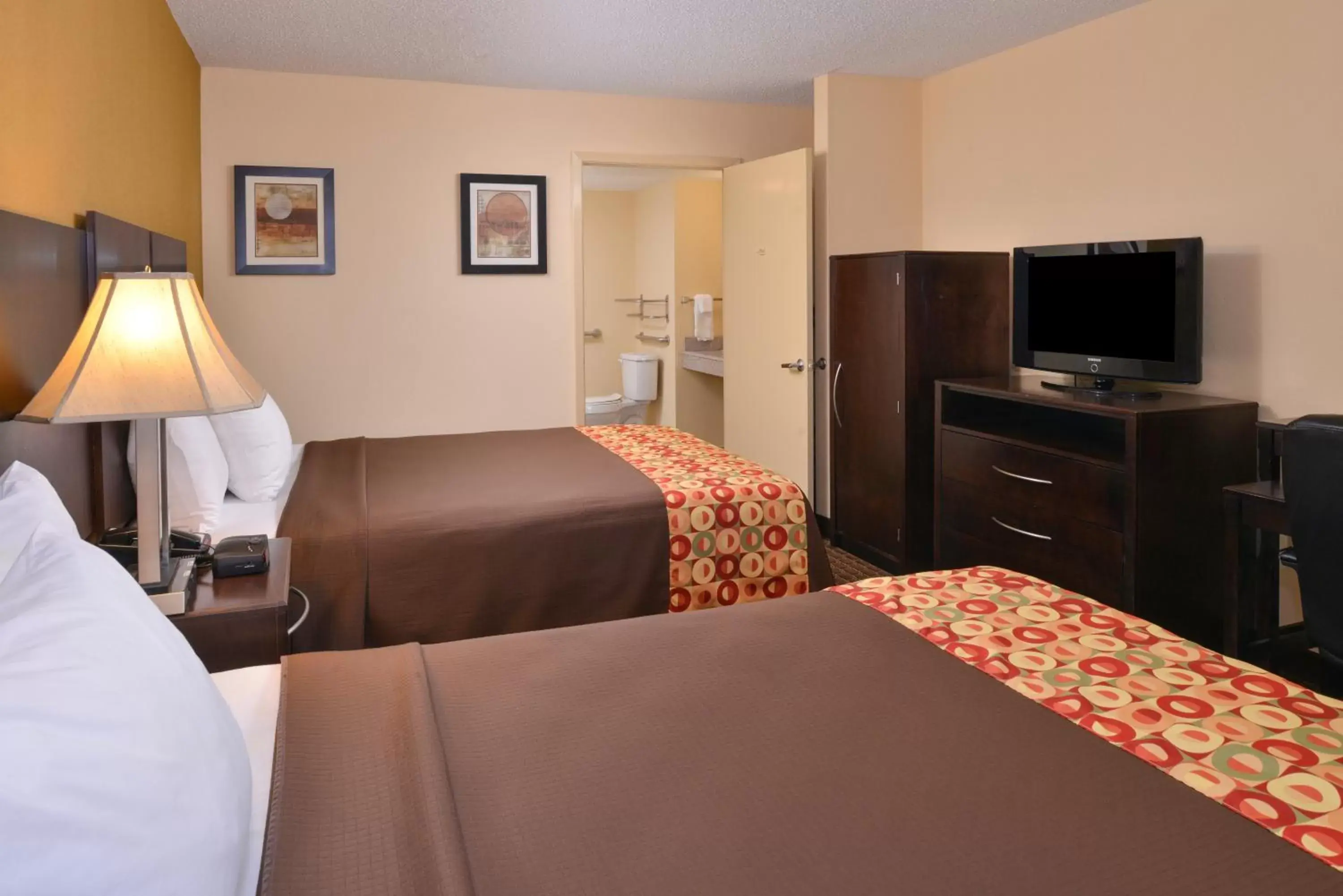 Bed in Americas Best Value Inn Tupelo Barnes Crossing