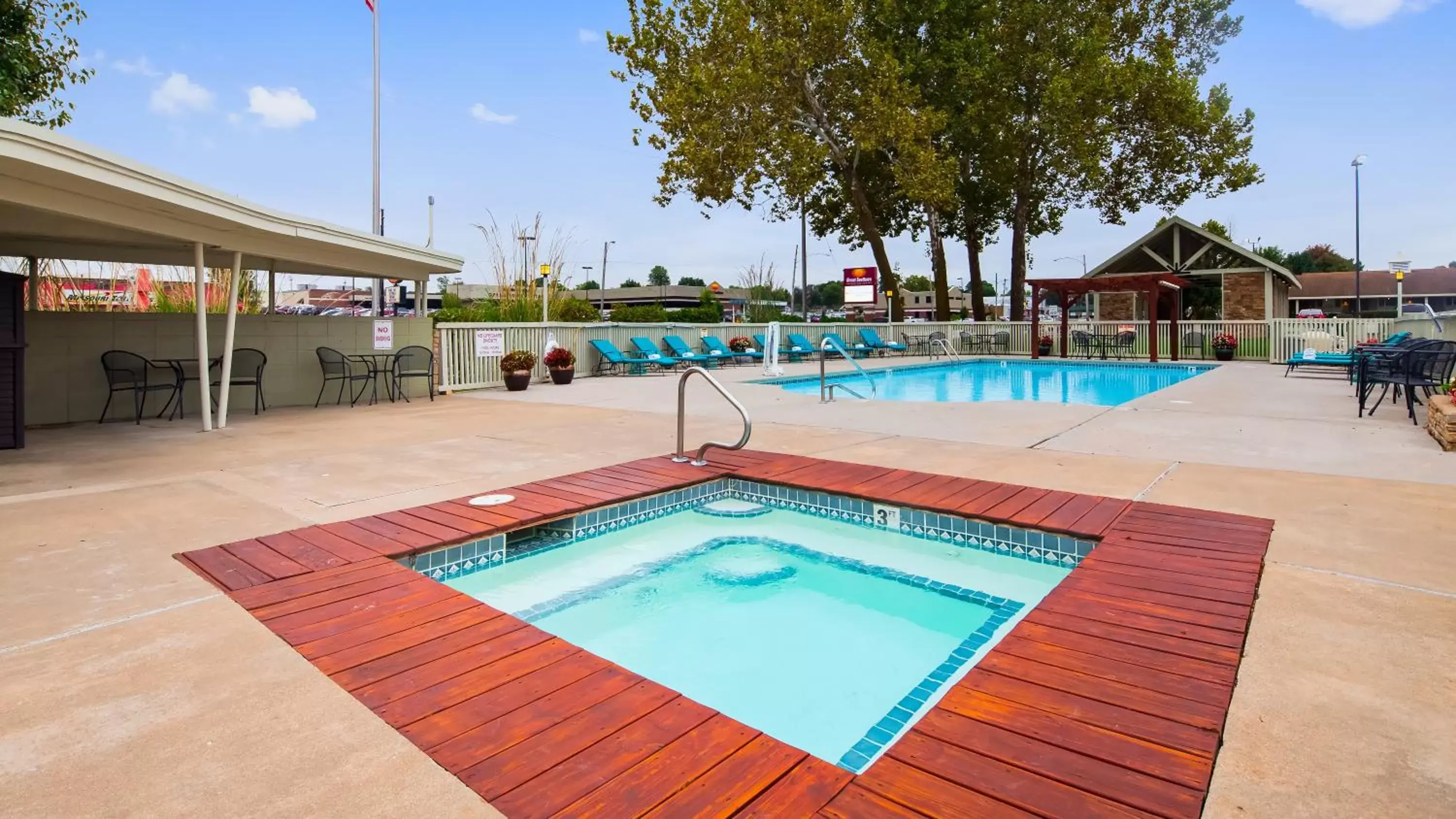 Swimming Pool in Best Western Route 66 Rail Haven