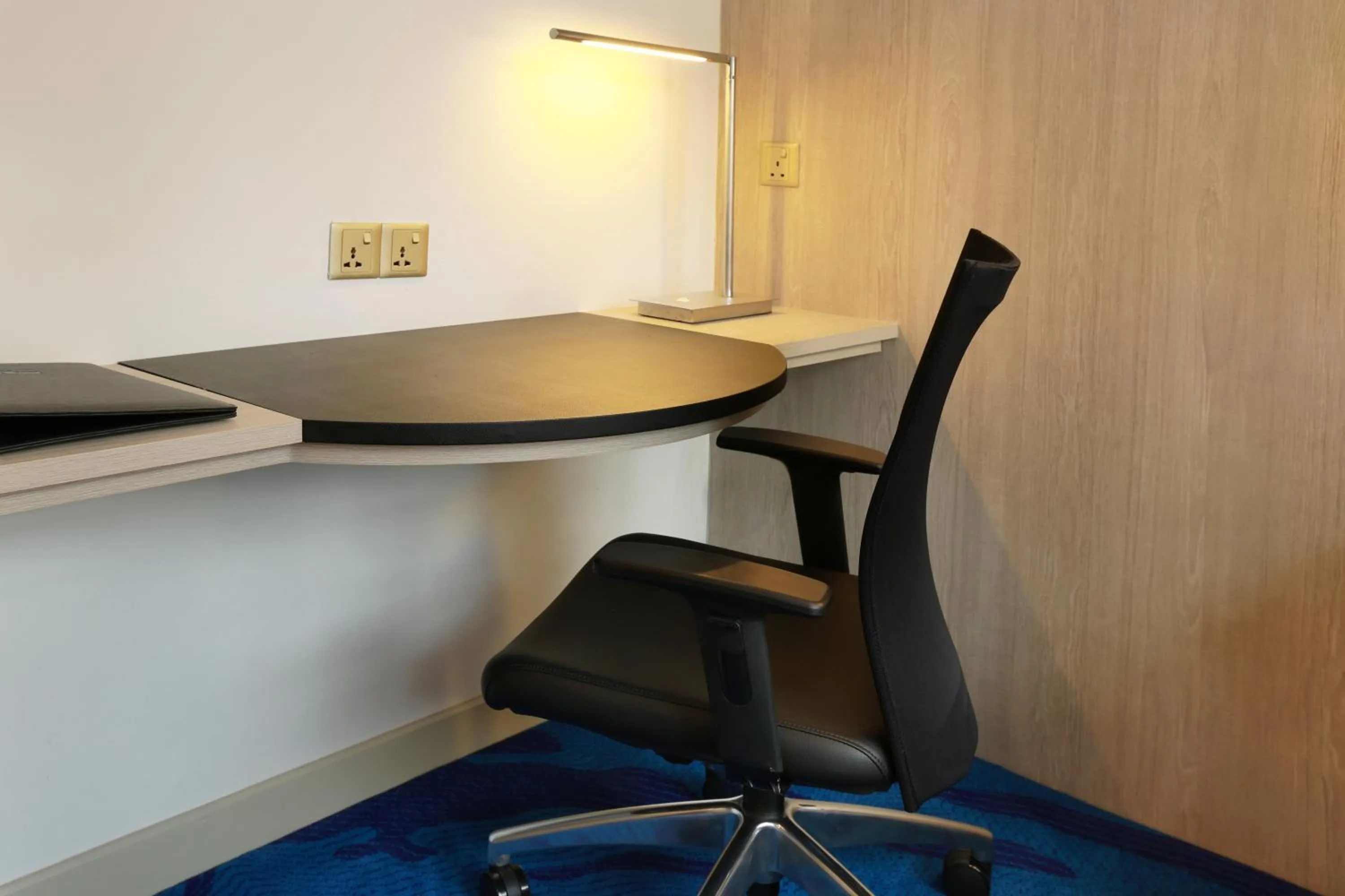 Photo of the whole room in Holiday Inn Express Kuala Lumpur City Centre by IHG