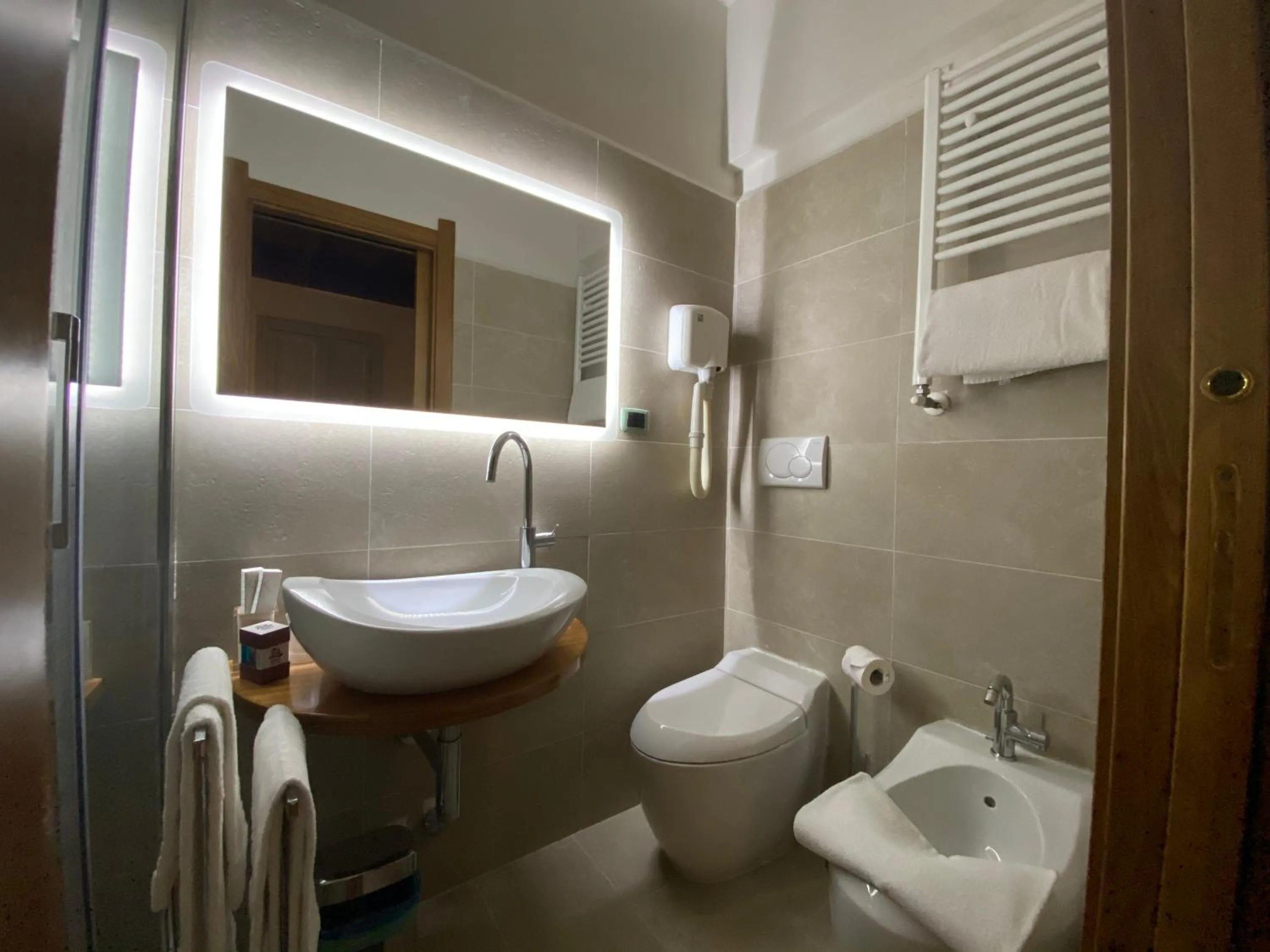 Shower in Condotti Rooms