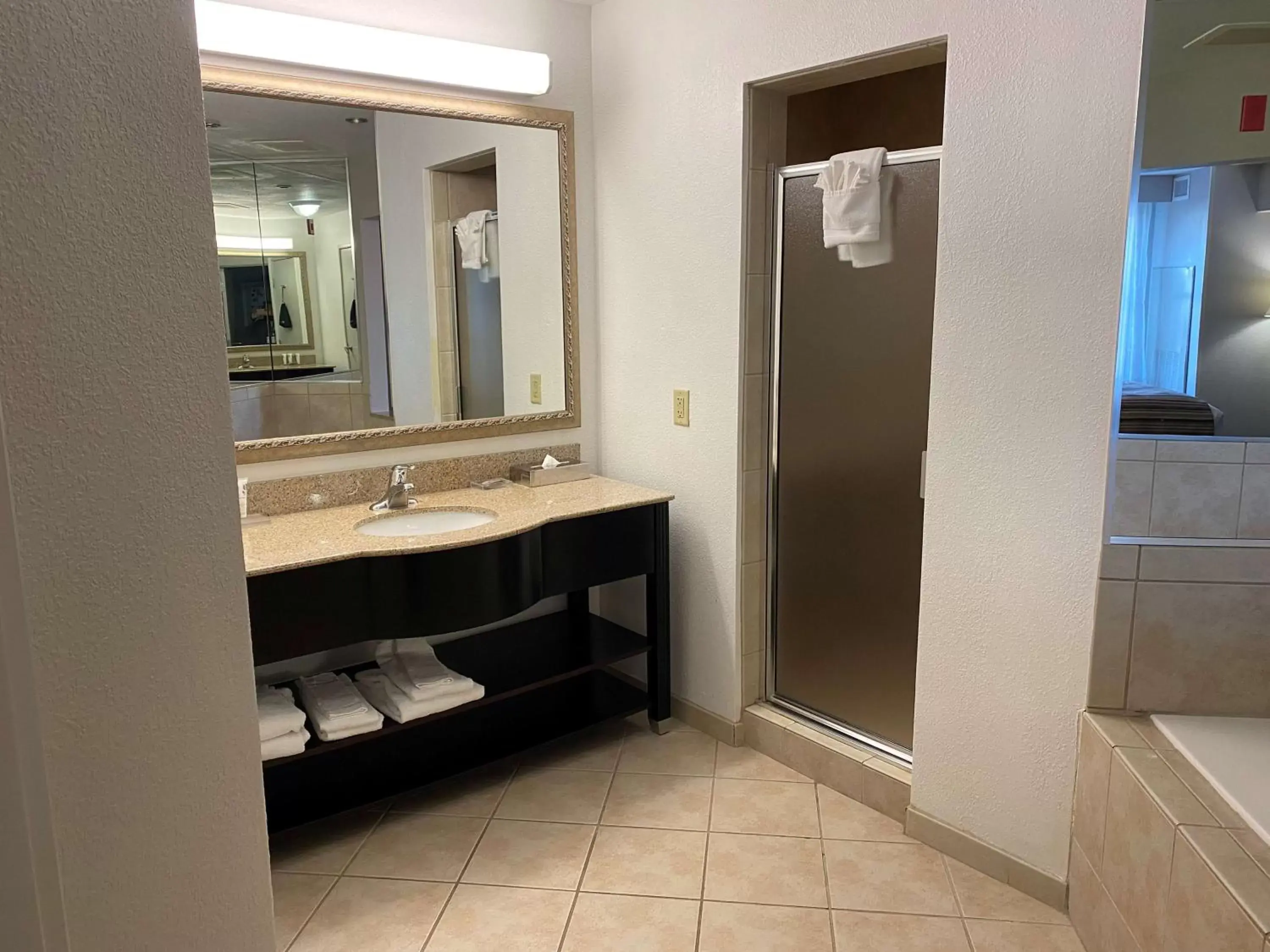 Bathroom in Country Inn & Suites by Radisson, Athens, GA