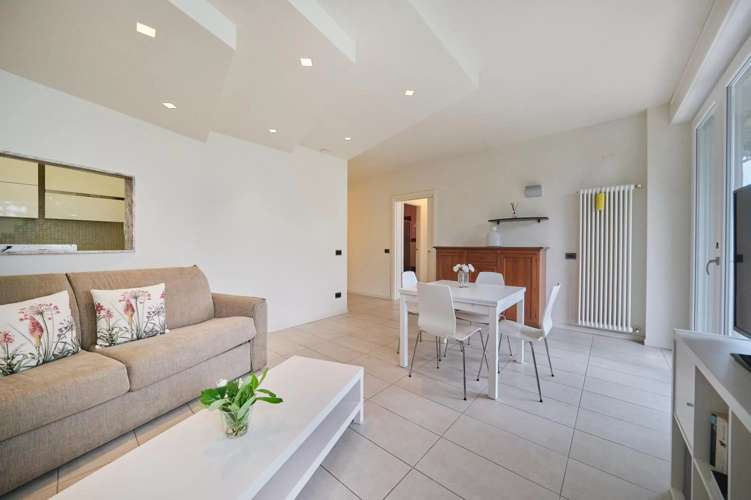 Seating area in Front Lake Apartment Bardolino