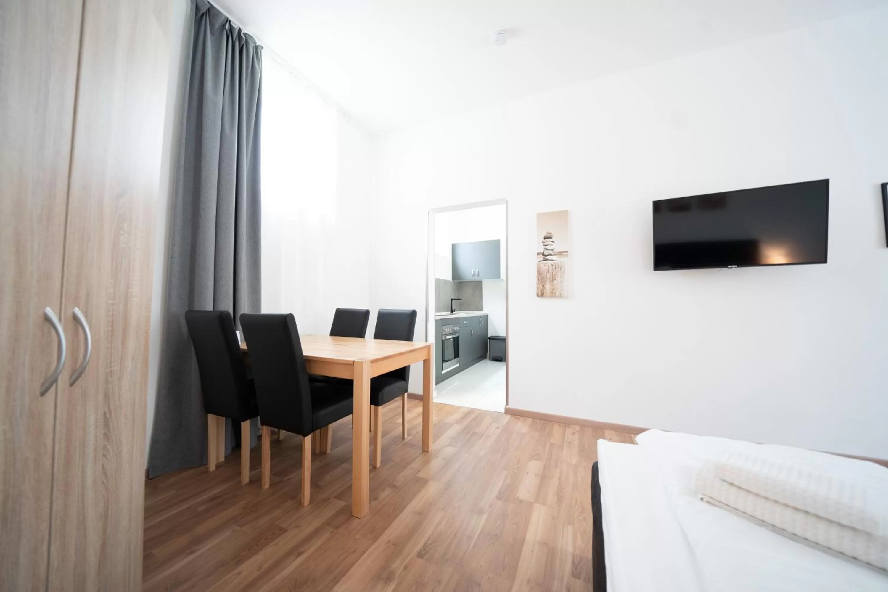 Dining area, Bed in Hotel Zur alten Stadtkellerei Leipzig