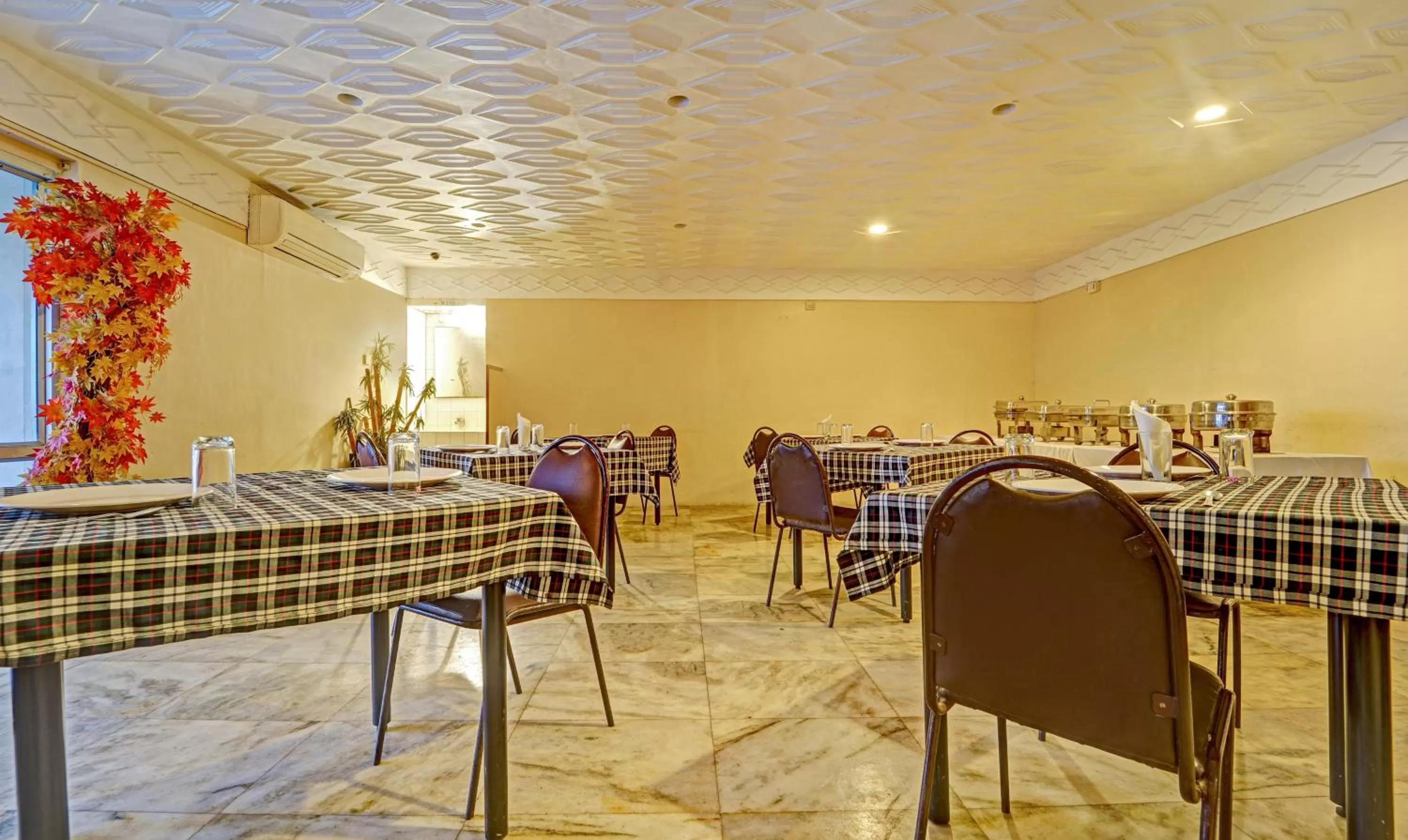 Restaurant/places to eat in Treebo Vinayak Inn, 600 Mts From Coimbatore Railway Station