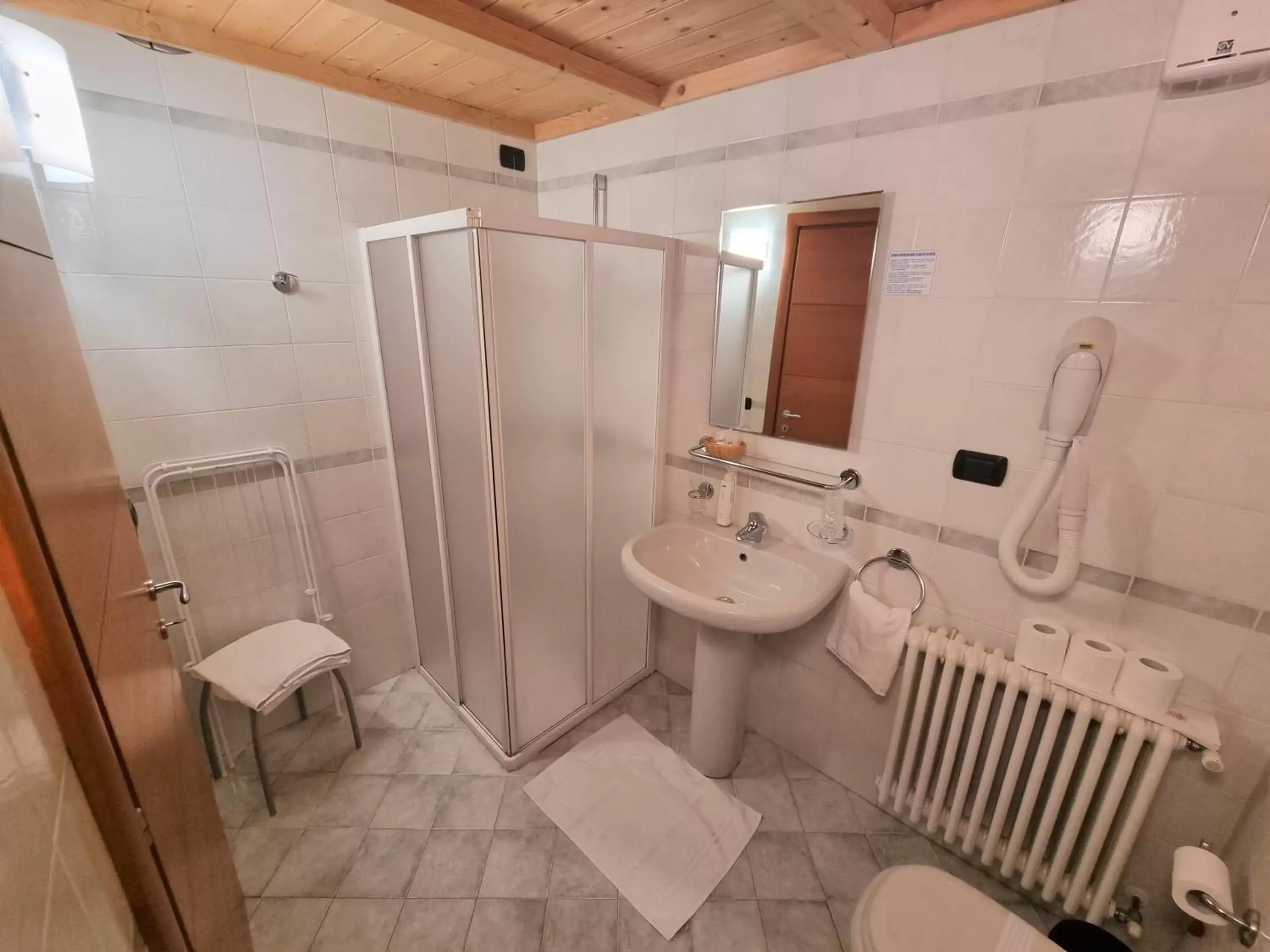 Bathroom in Hotel Garni Le Corti