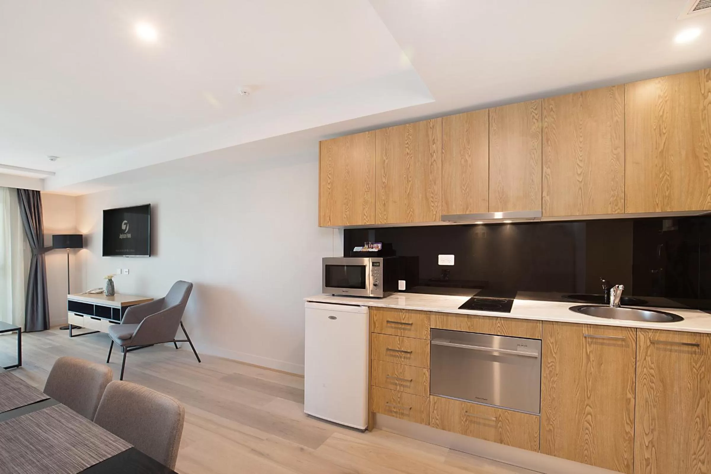 Kitchen or kitchenette in Jephson Hotel & Apartments