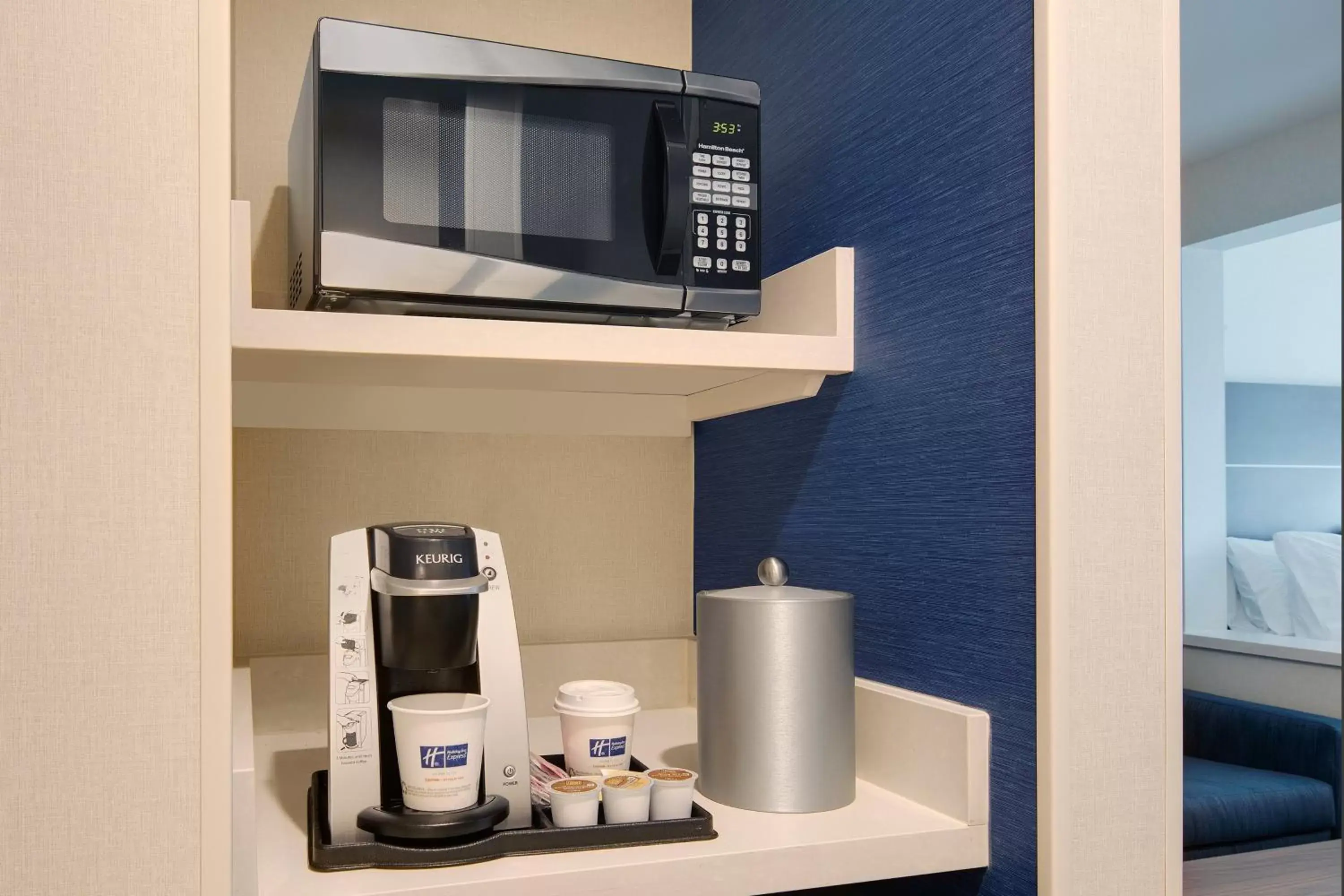 Photo of the whole room, Kitchen/Kitchenette in Holiday Inn Express & Suites Bradley Airport, an IHG Hotel