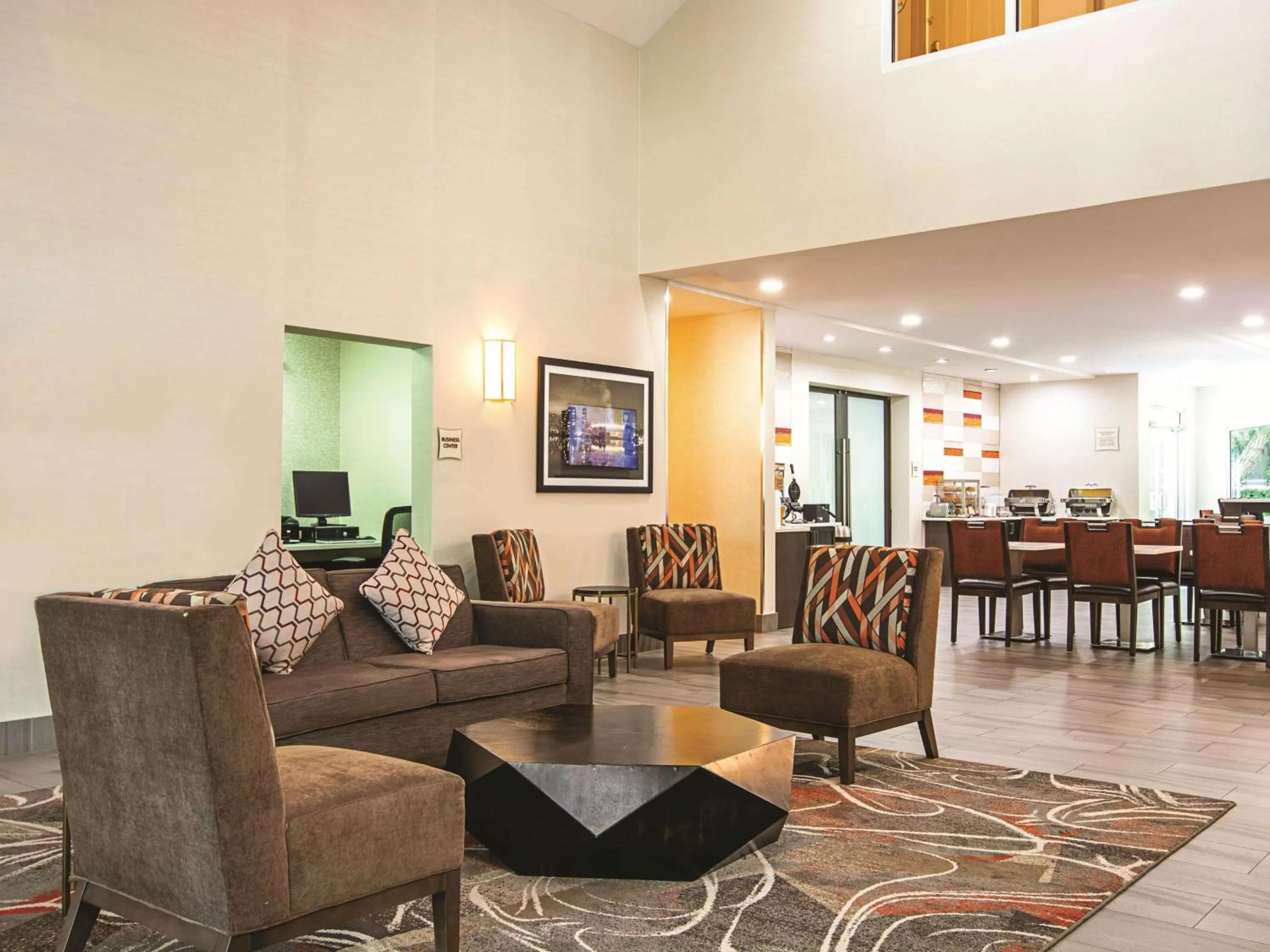 Lobby or reception in La Quinta Inn by Wyndham Vancouver Airport